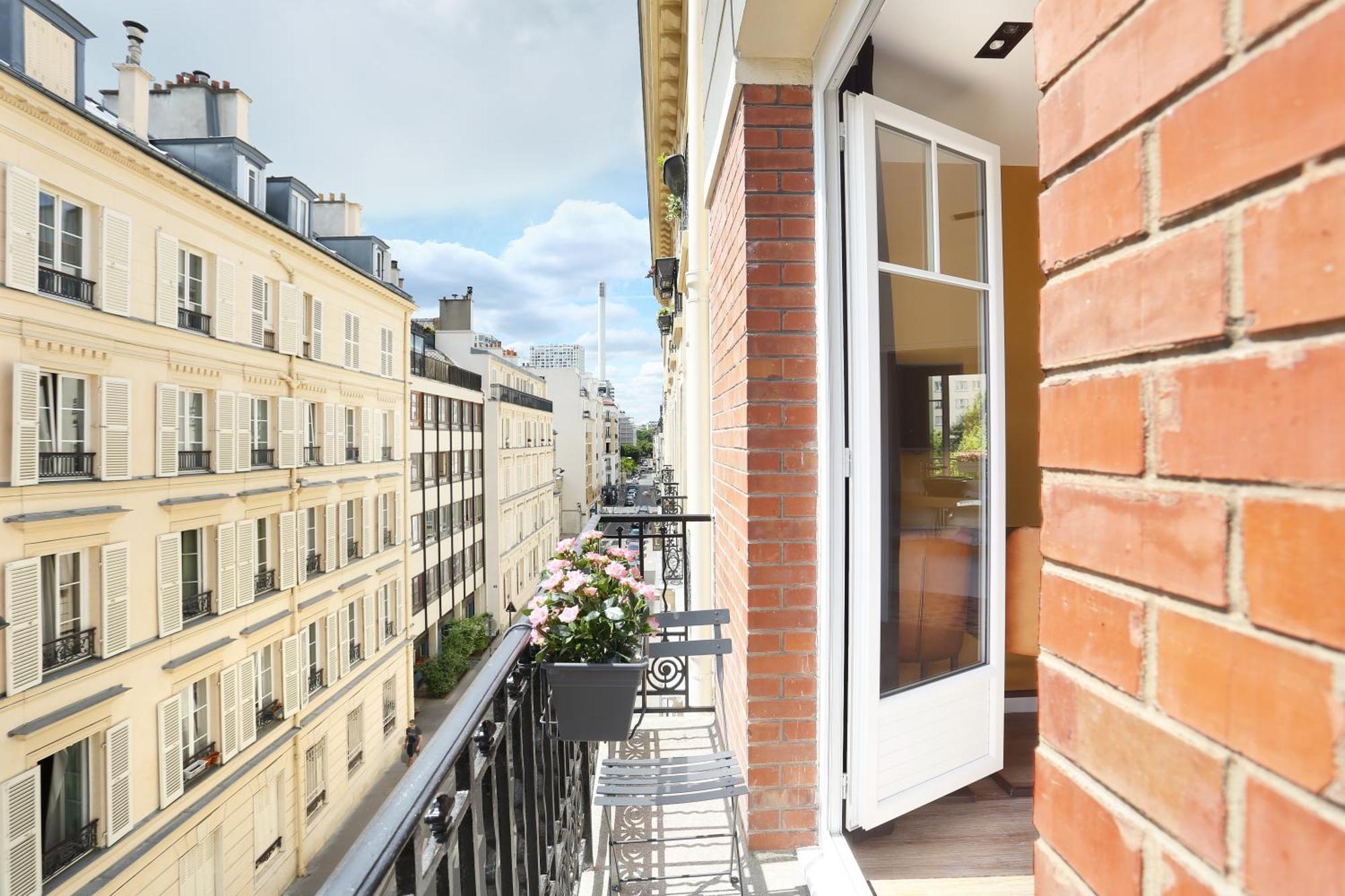 Medium Studio Kitchen Balcony