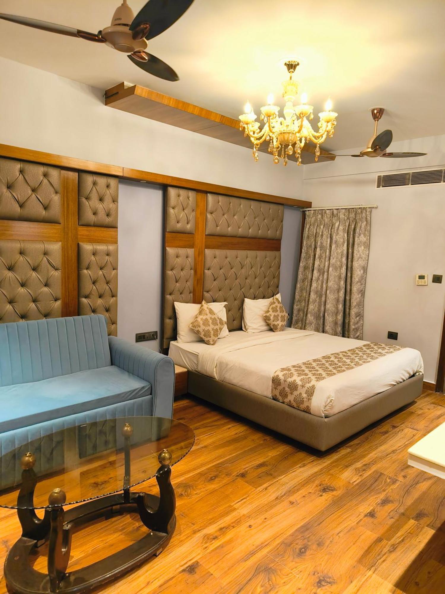 Presidential Room with Airport Pickup