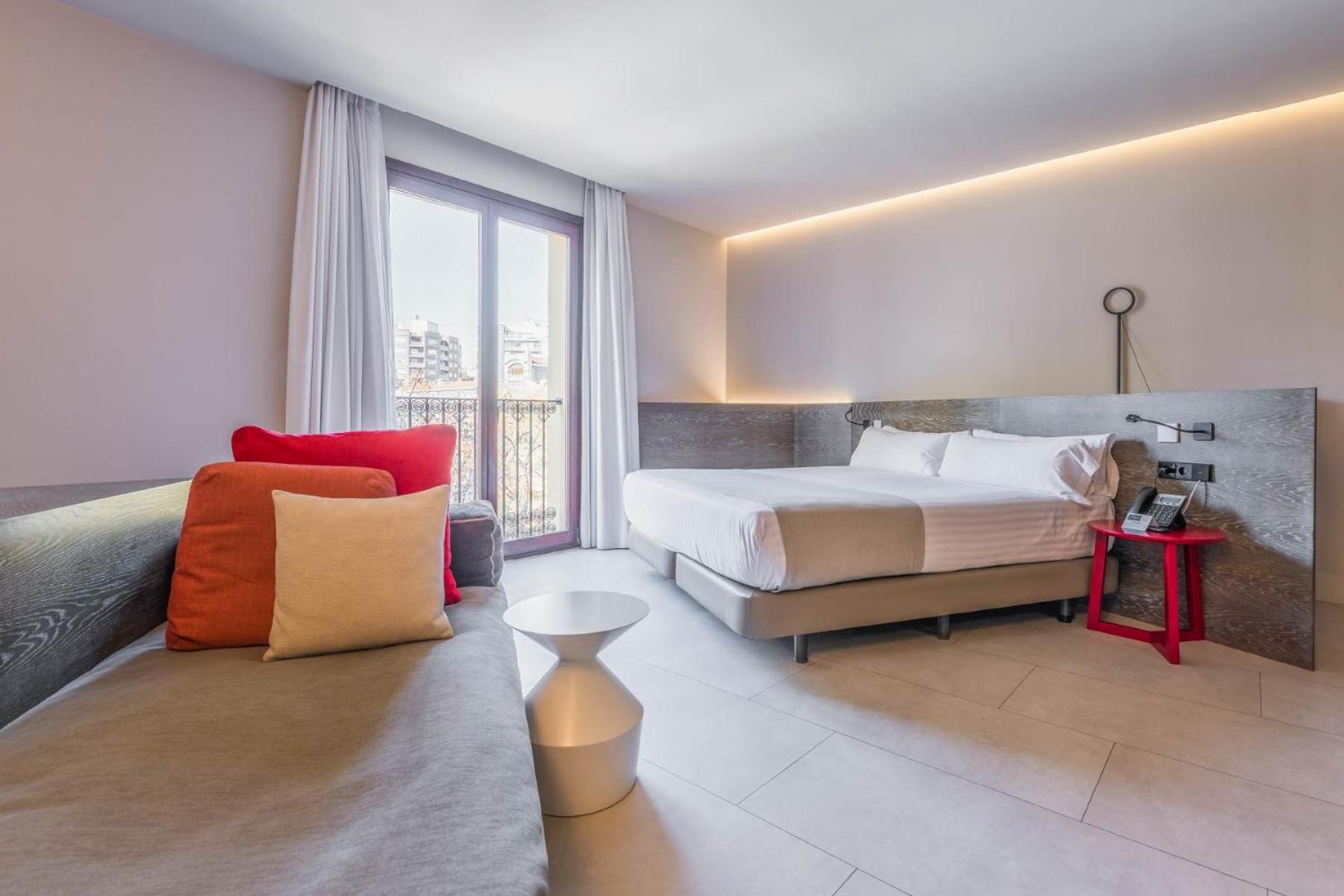 Exterior Triple Room