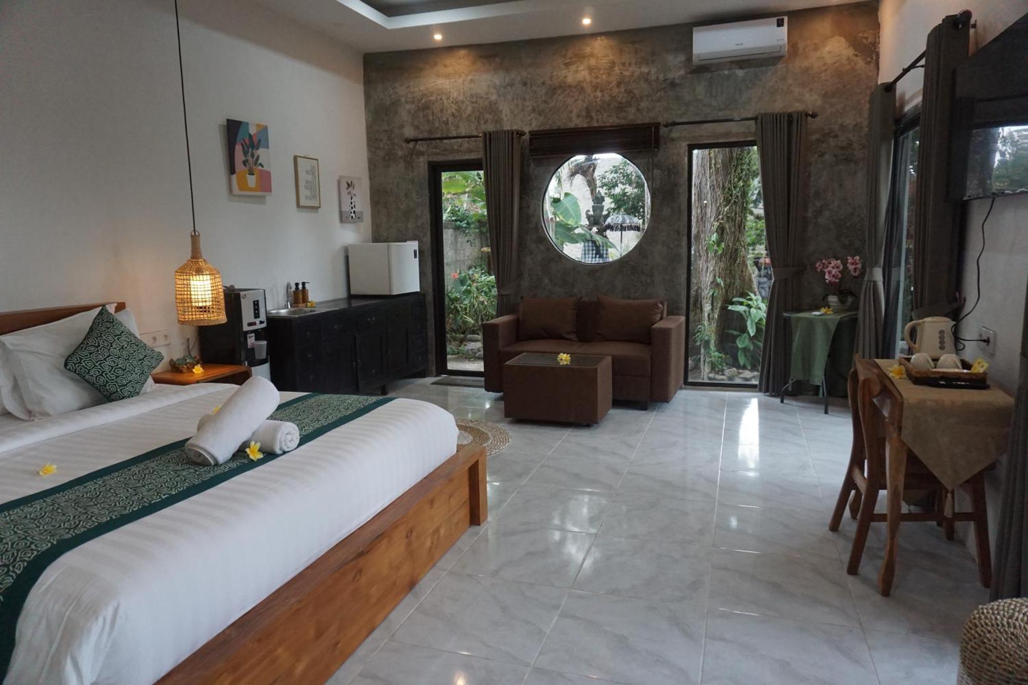 Suite with Pool View