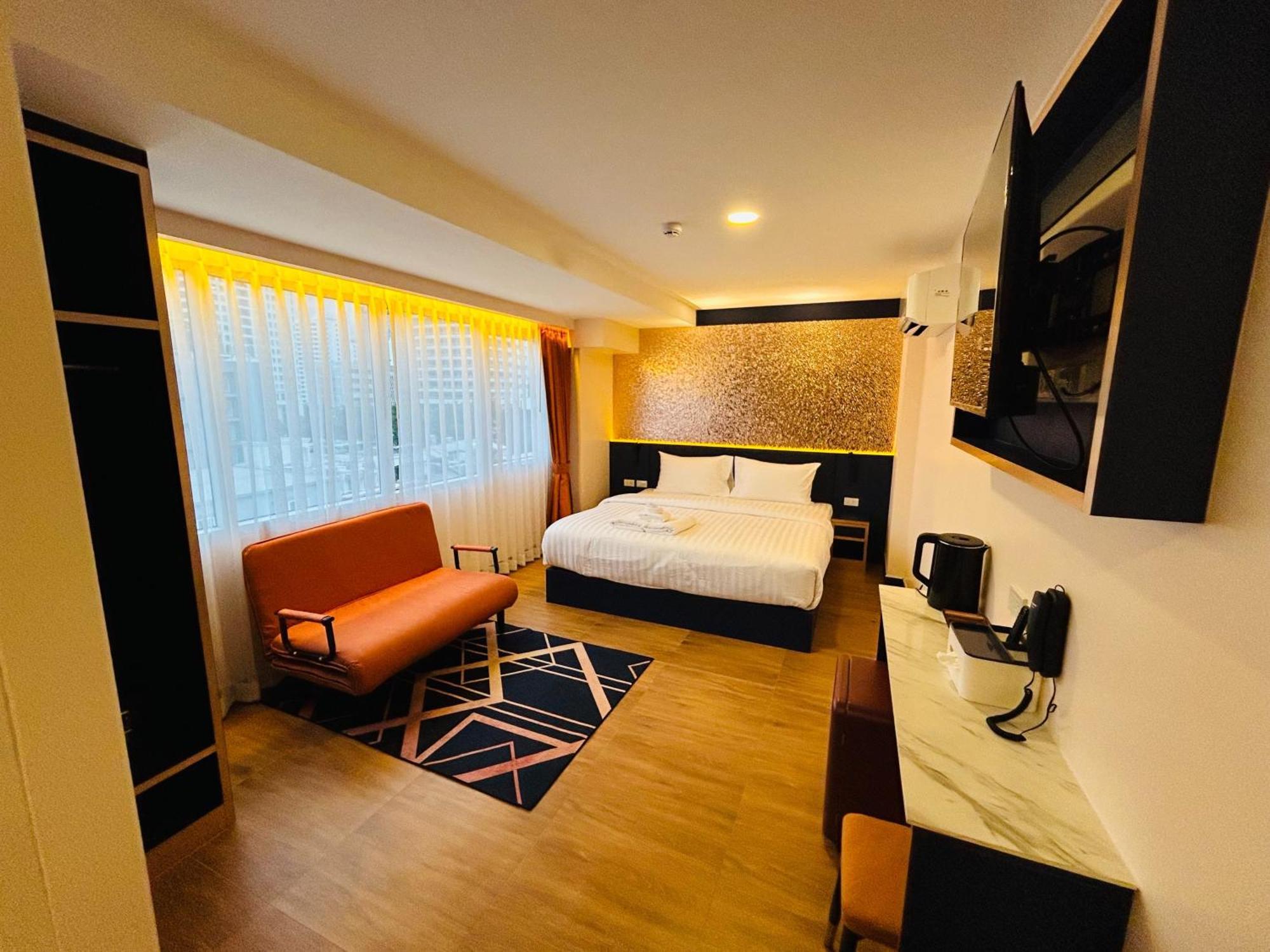 Deluxe King Room