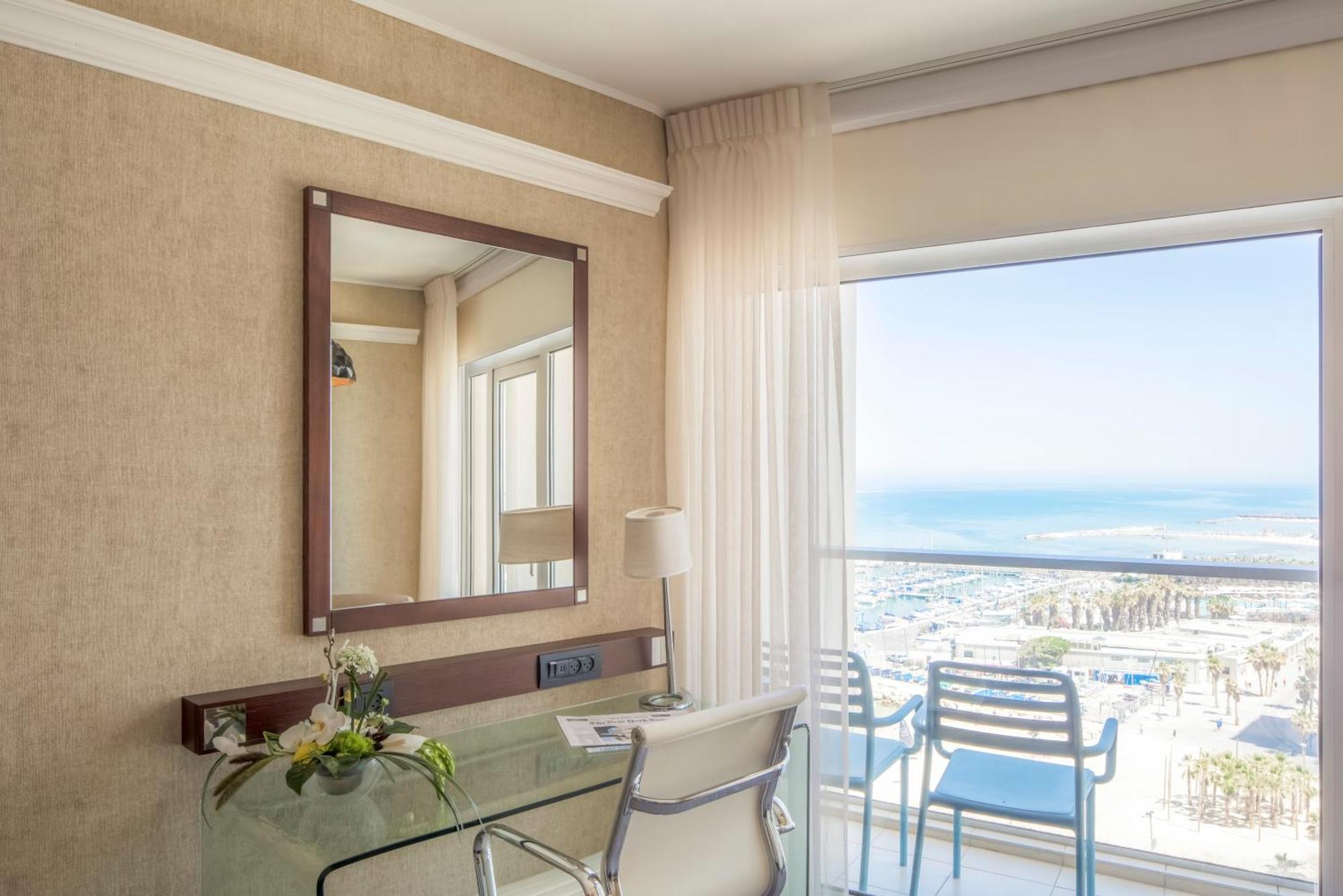Deluxe Seaview, Guest room, 2 Twins, Sea view, Balcony