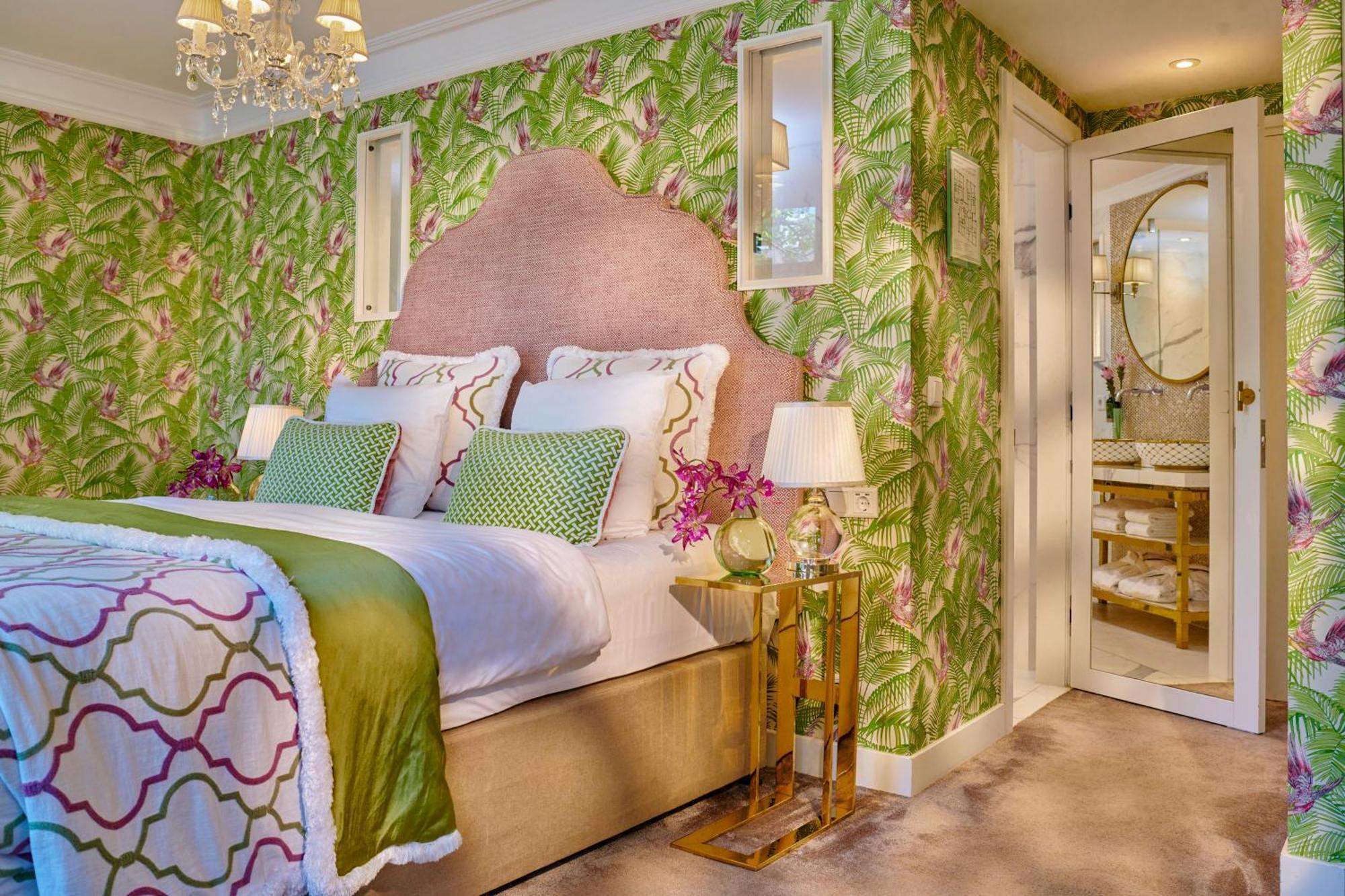 Deluxe Double or Twin Room with Canal View