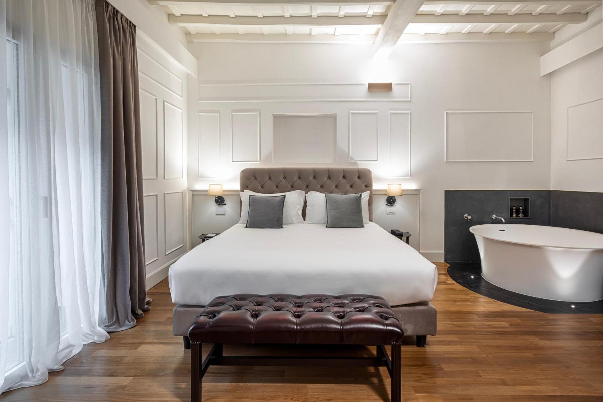 Deluxe King Suite