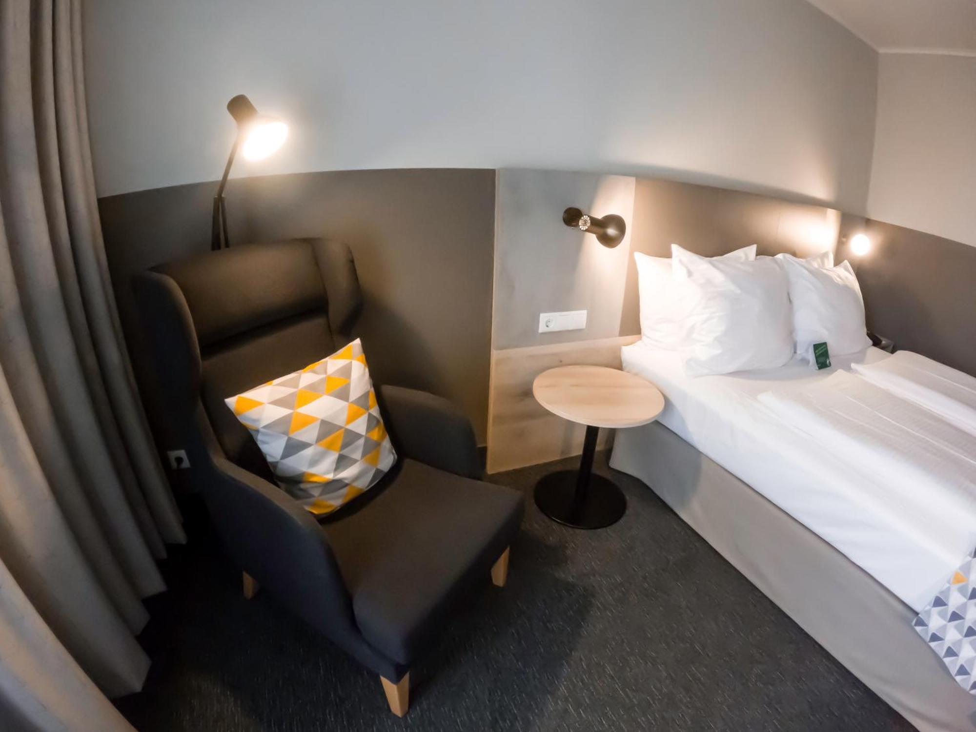 Premium Queen Room with Balcony