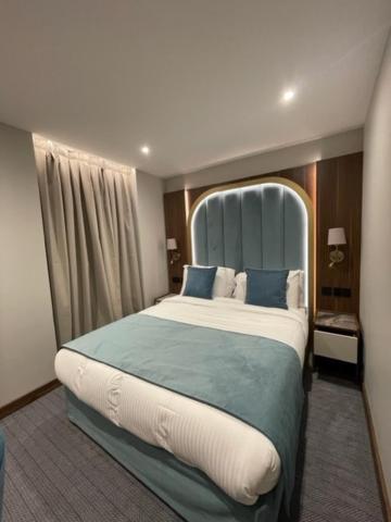 Small Double Room Lower Ground Floor