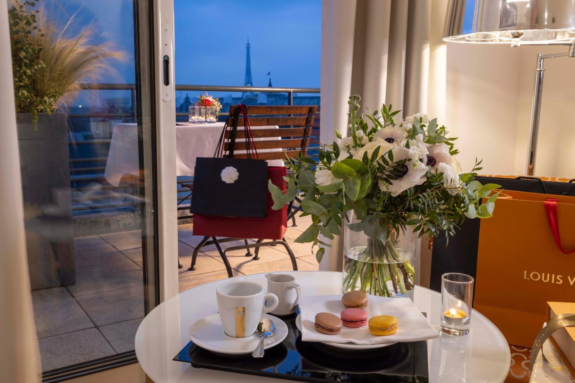Junior Suite with Eiffel Tower View