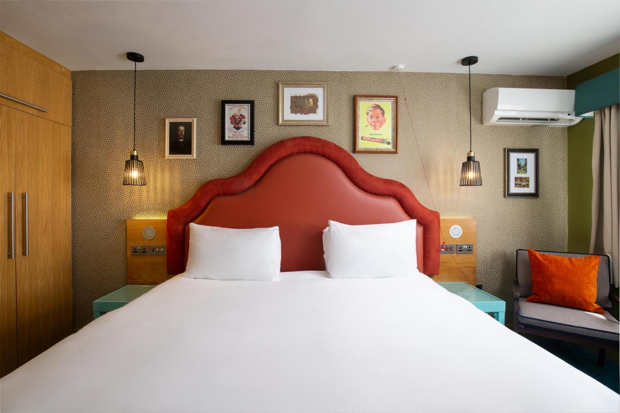 George Walton Deluxe King Room