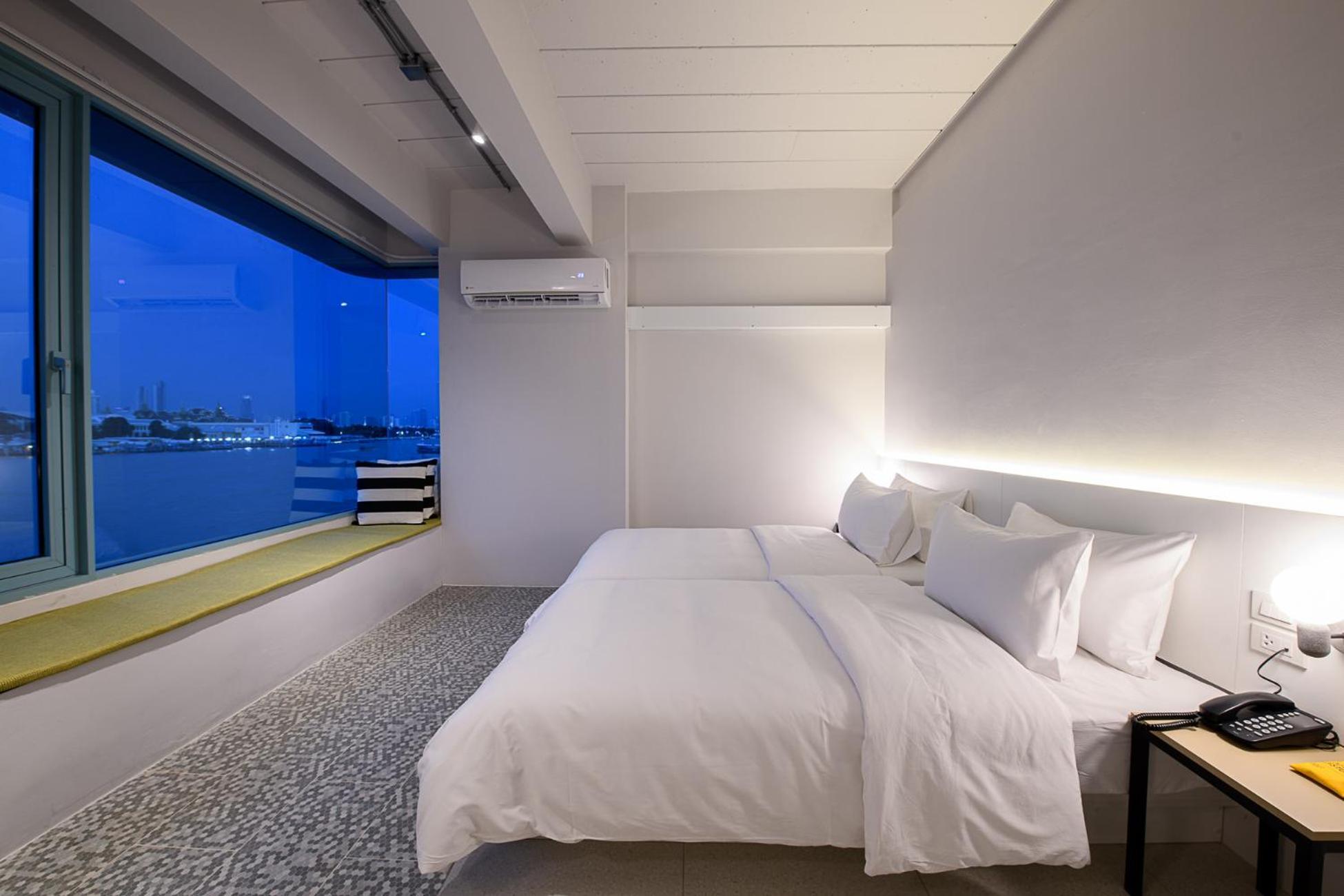 Grand Riverfront Deluxe Room