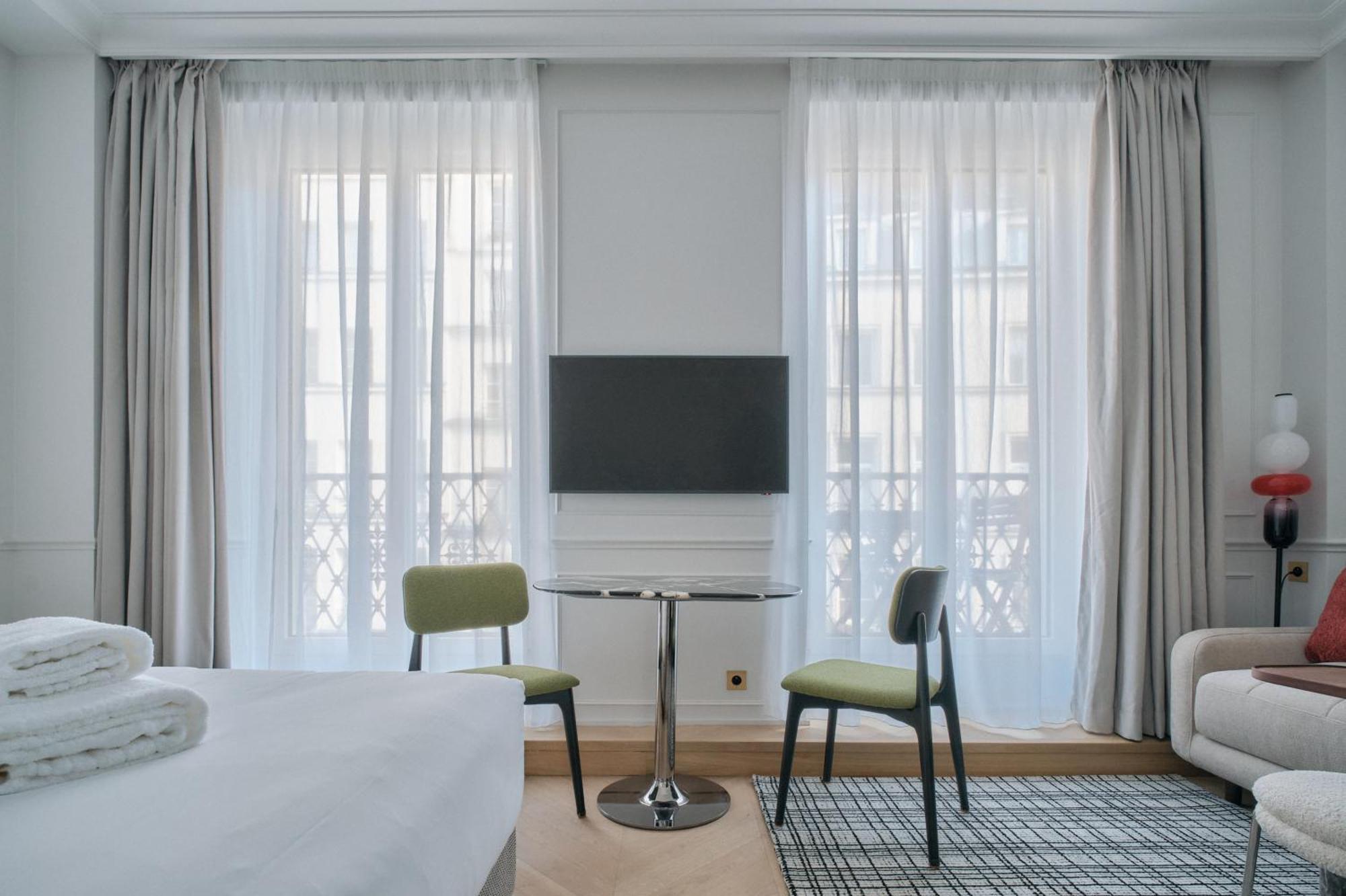 Deluxe Studio with Balcony and City View 202,1621337879:JPEG