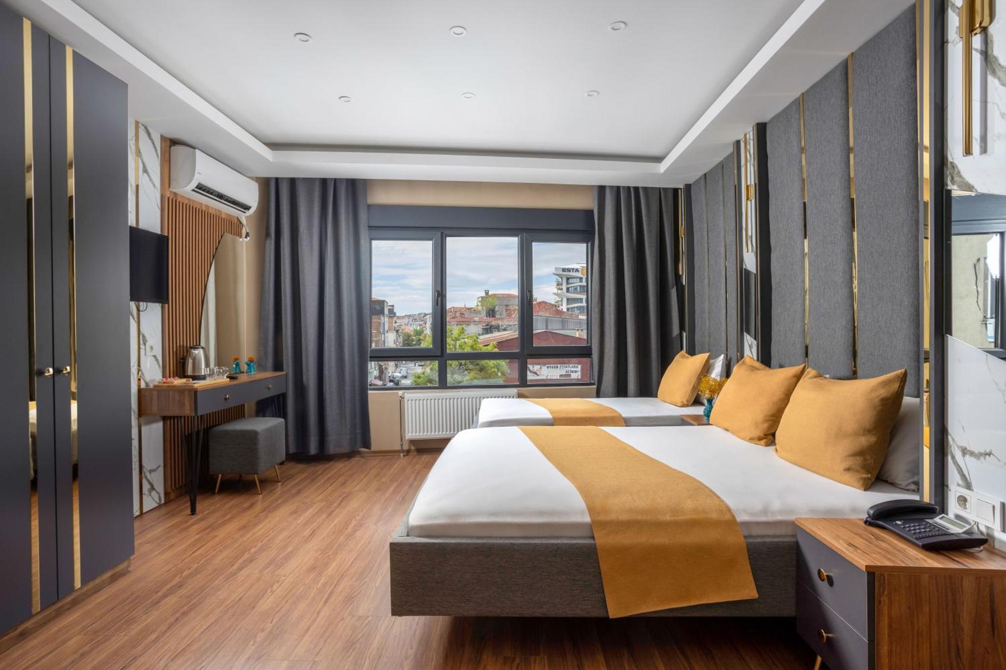 Triple Room with City View