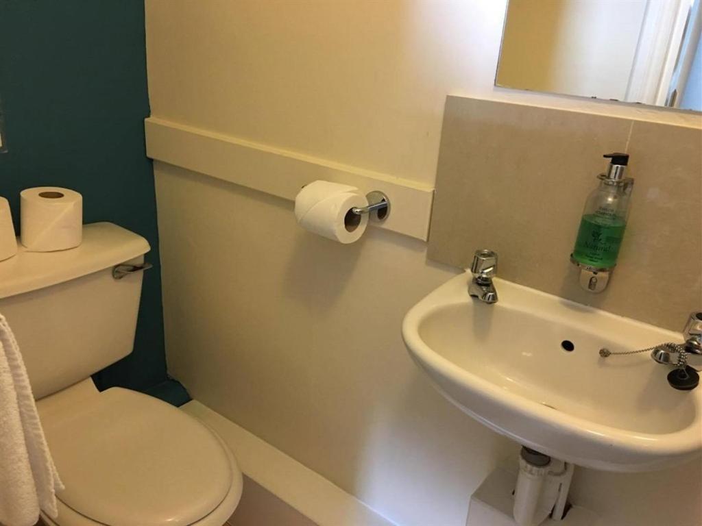 Twin Room with Shower