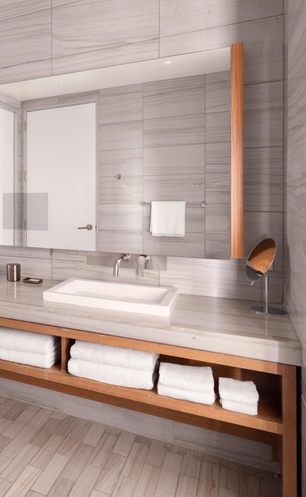 One-Bedroom Skyline King Suite with Sofa Bed and Harbor View