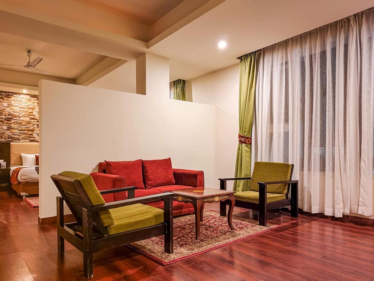 Hazel One-Bedroom Queen Suite with City View