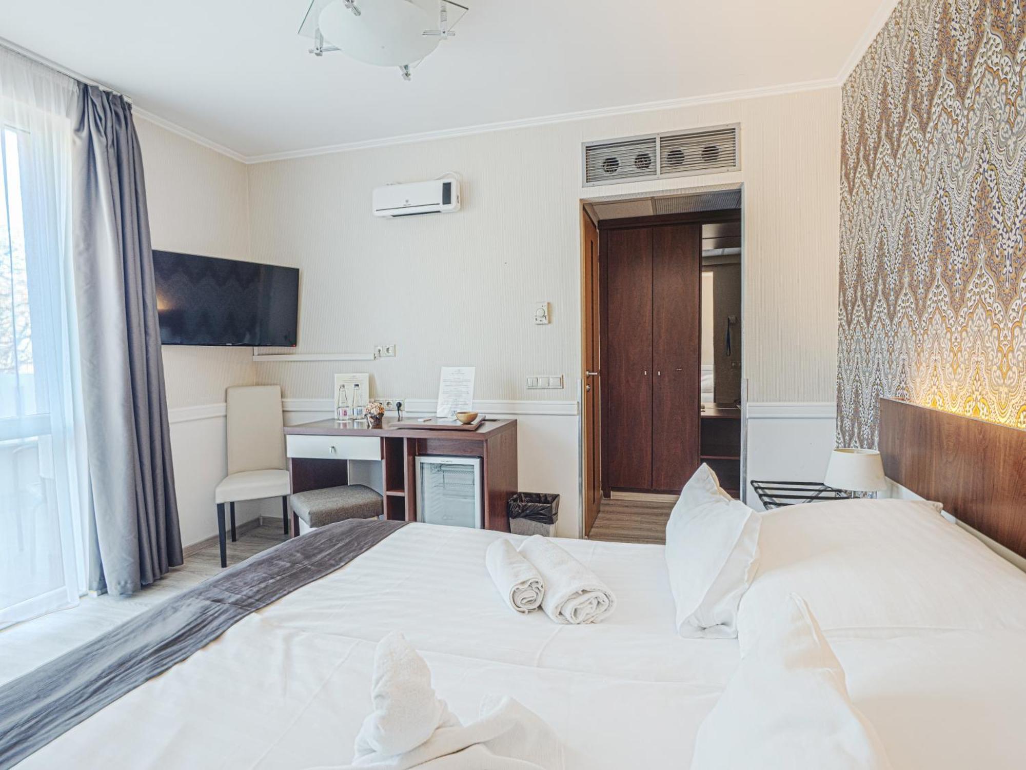 Superior Queen Room with Two Queen Beds