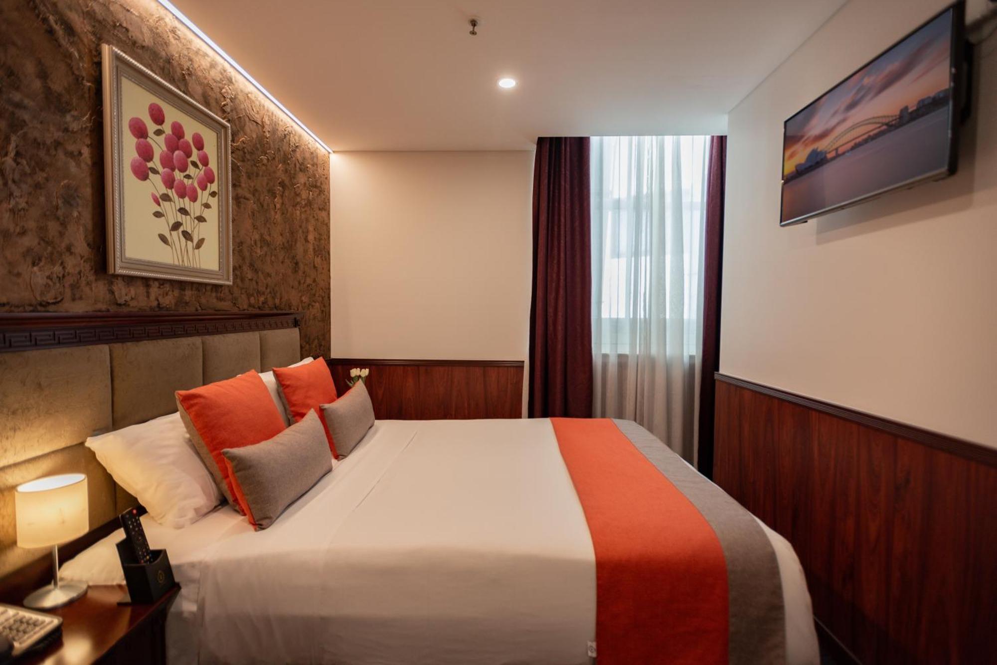 Queen Room with No Housekeeping