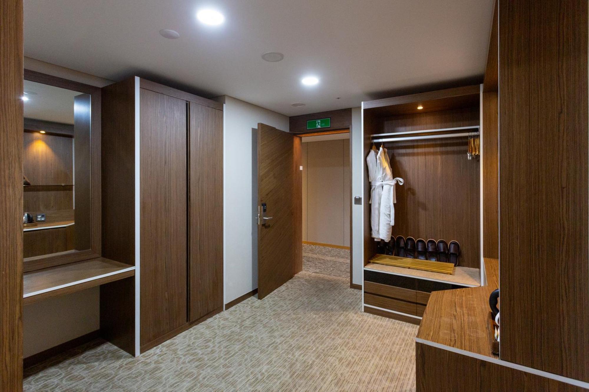 Recenz Suite