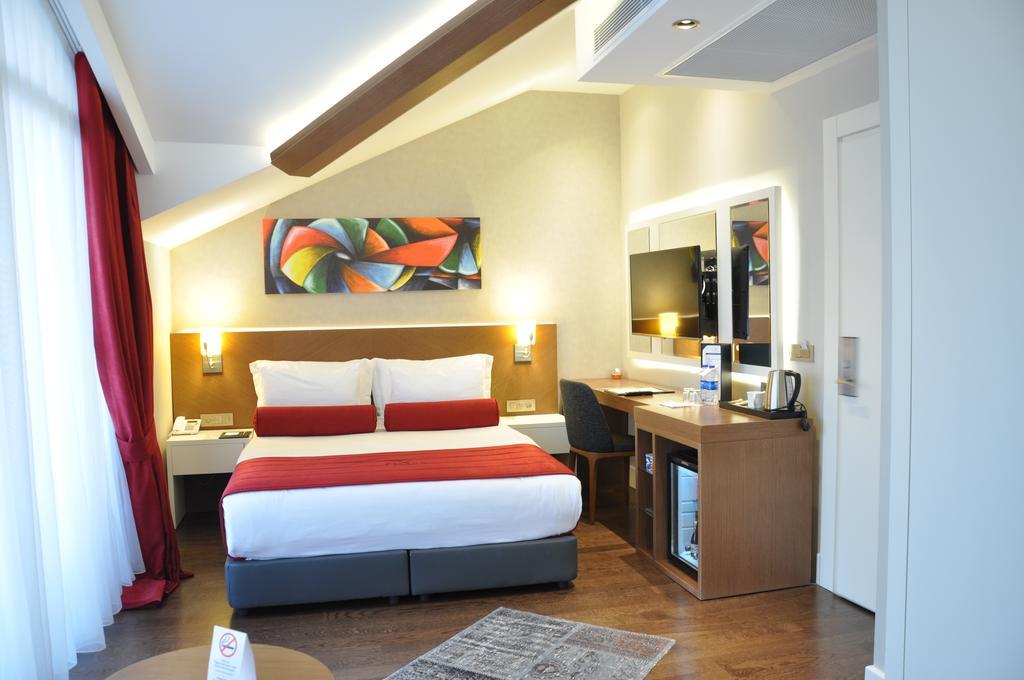 Superior Double Room with Balcony