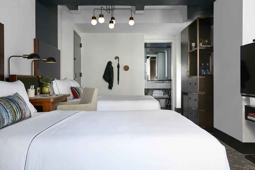 Gallery Two Queens,454982241:JPEG