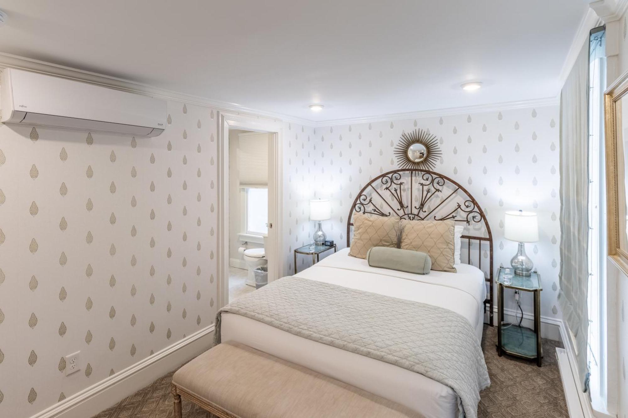 Room 4 - Queen Room