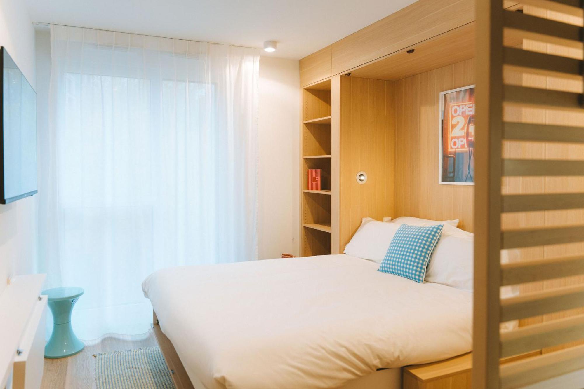 Wall-Bed Studio