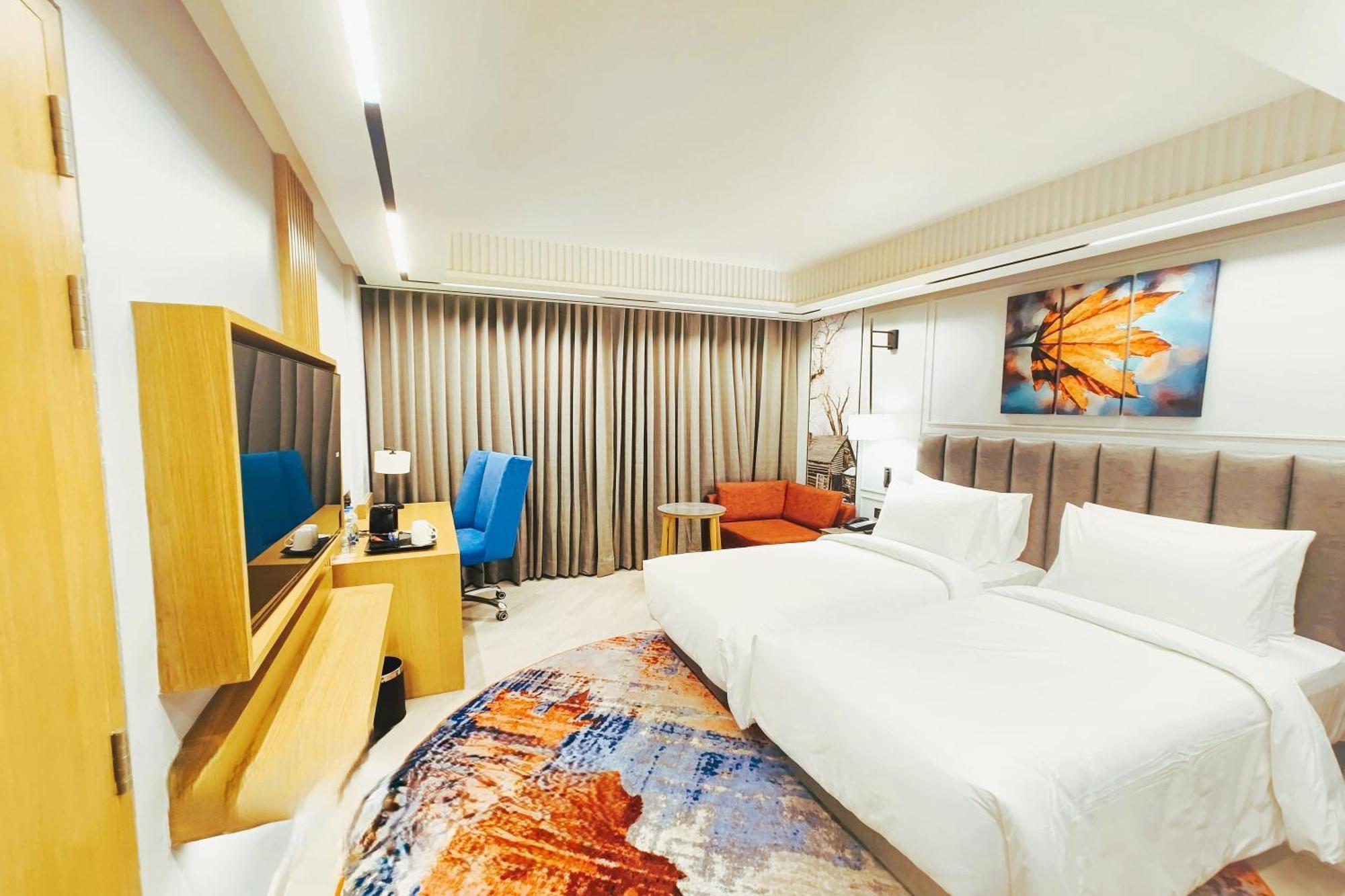 Superior Twin Room with River View