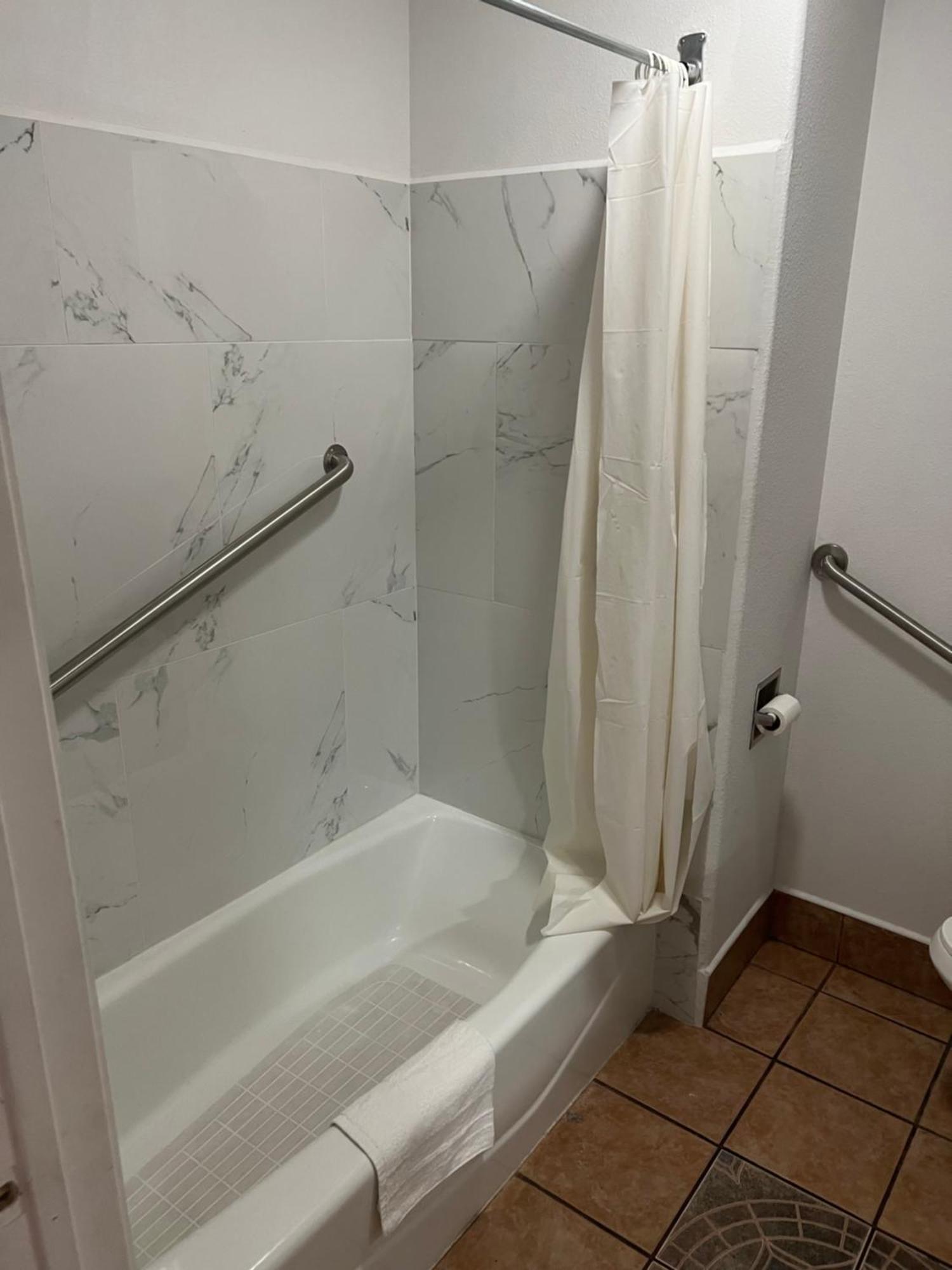 Deluxe Queen Room,1628636516:JPEG