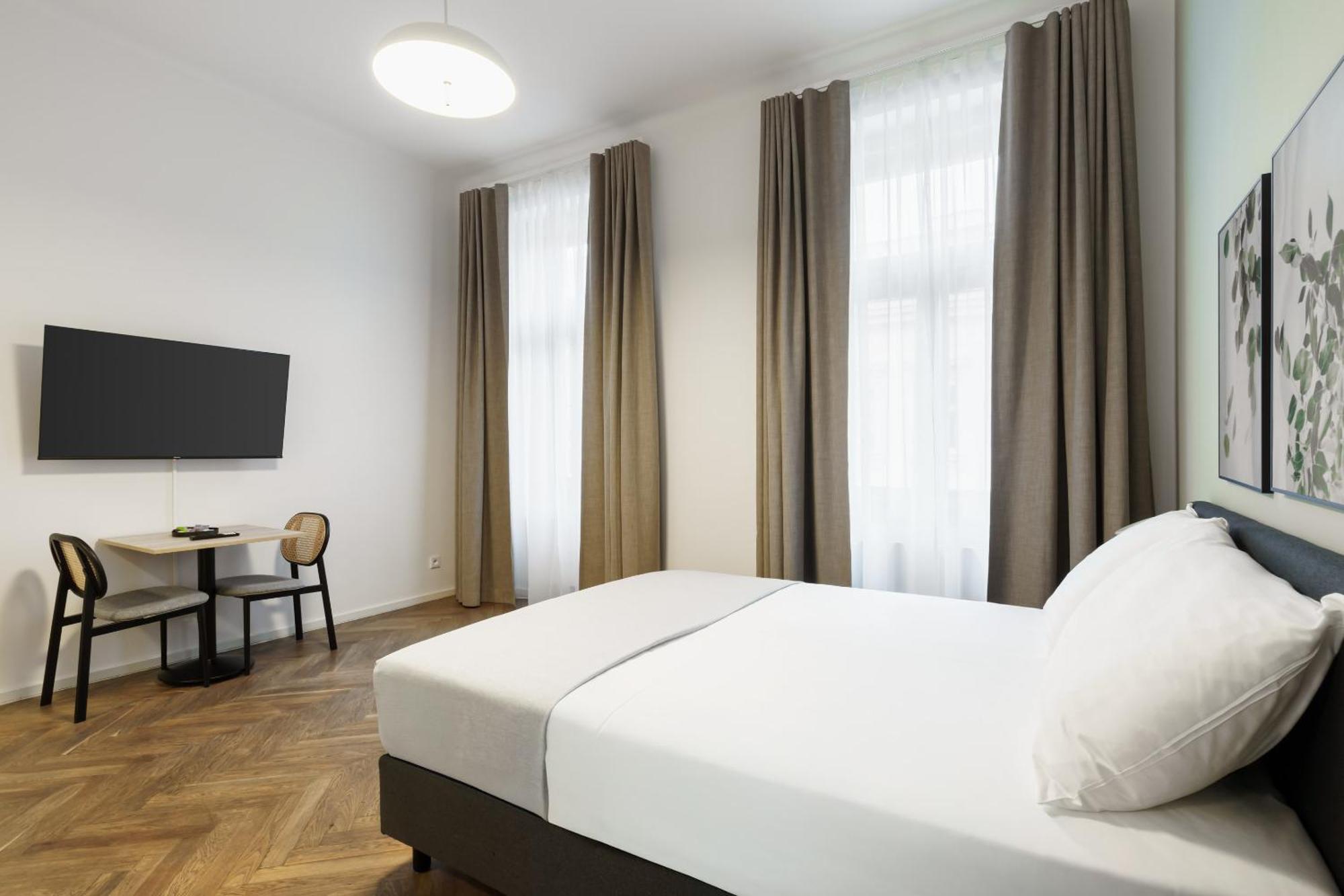 Comfort Queen Room