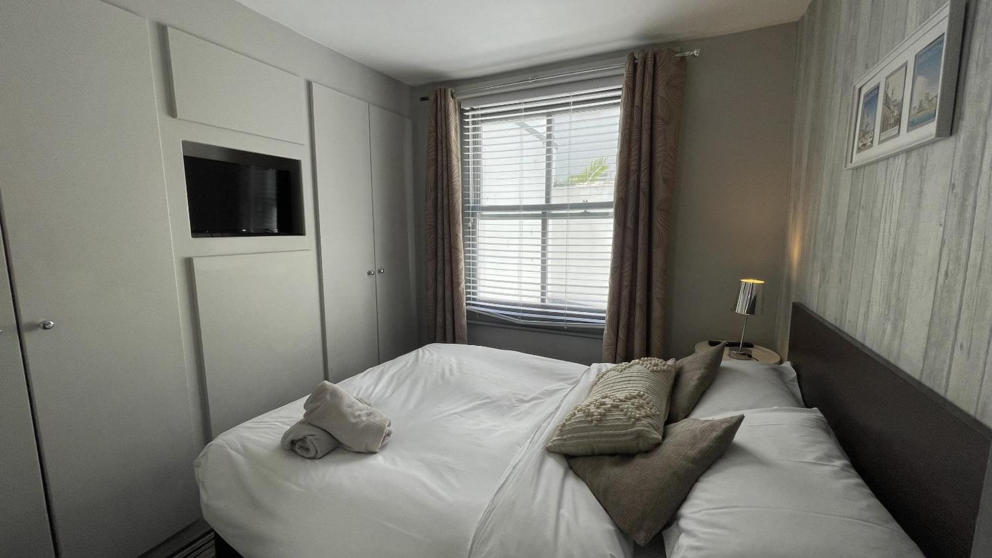 Balcony Apartment with Sea View - Sleeps 4