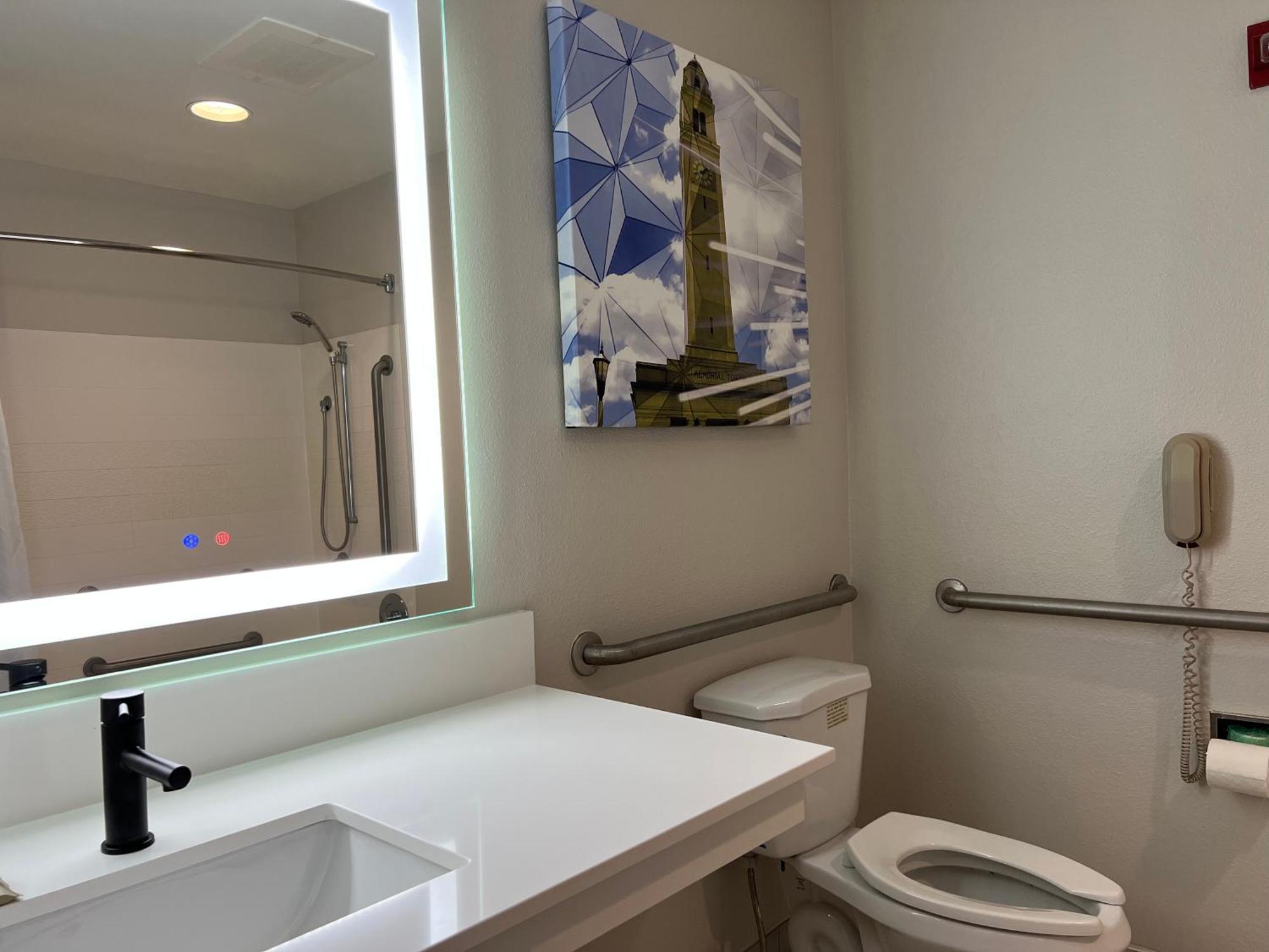 King Room Tub Disability Access or Non Smoking or Interior Corridor