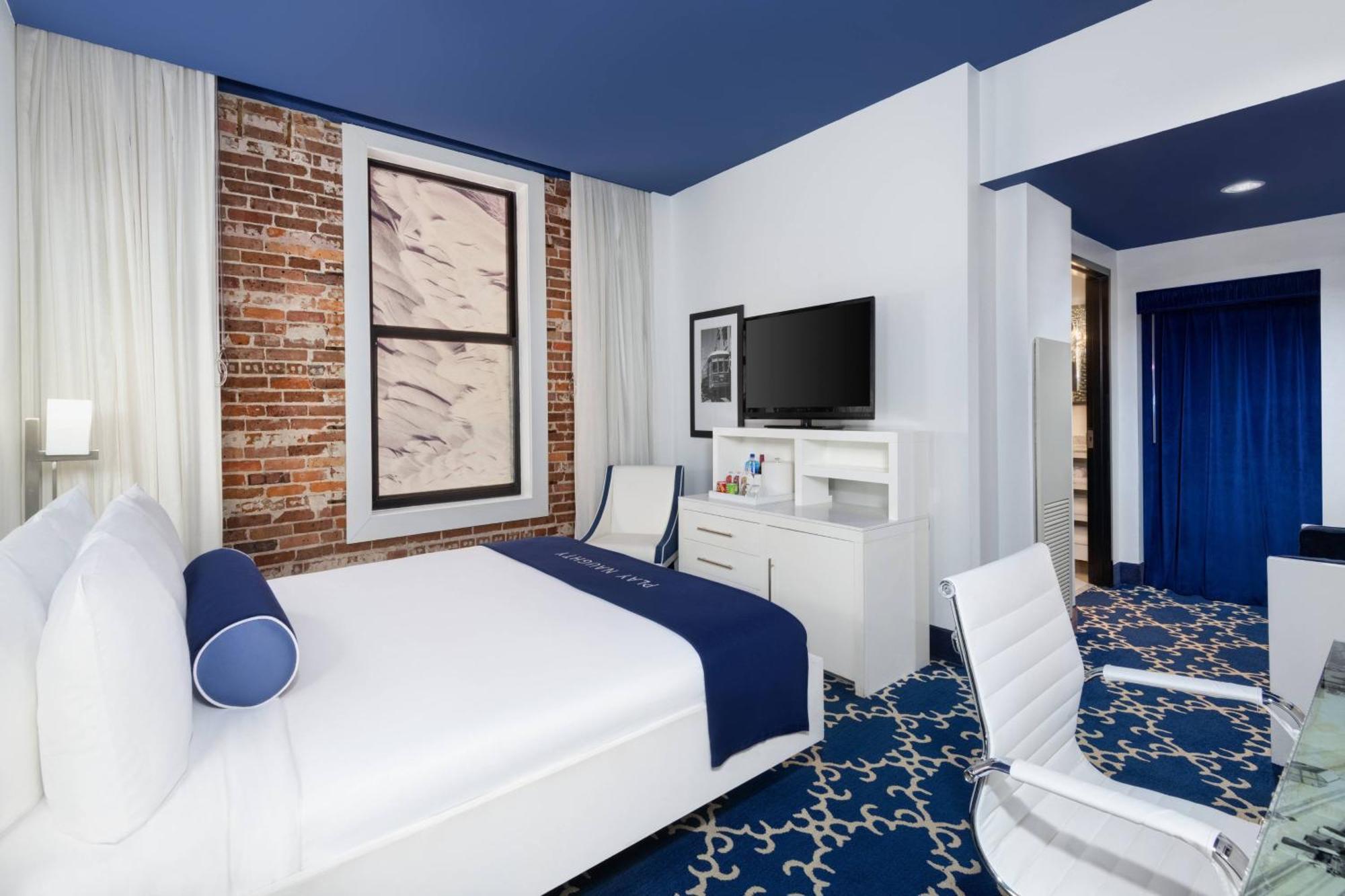 King Room with Roll-in Shower - Mobility and Hearing Accessible