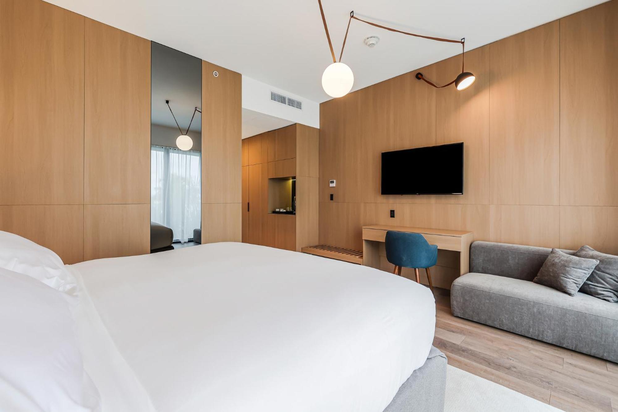 Deluxe King Room