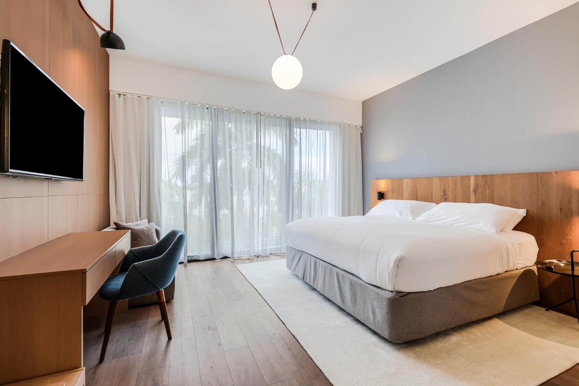 Deluxe King Room