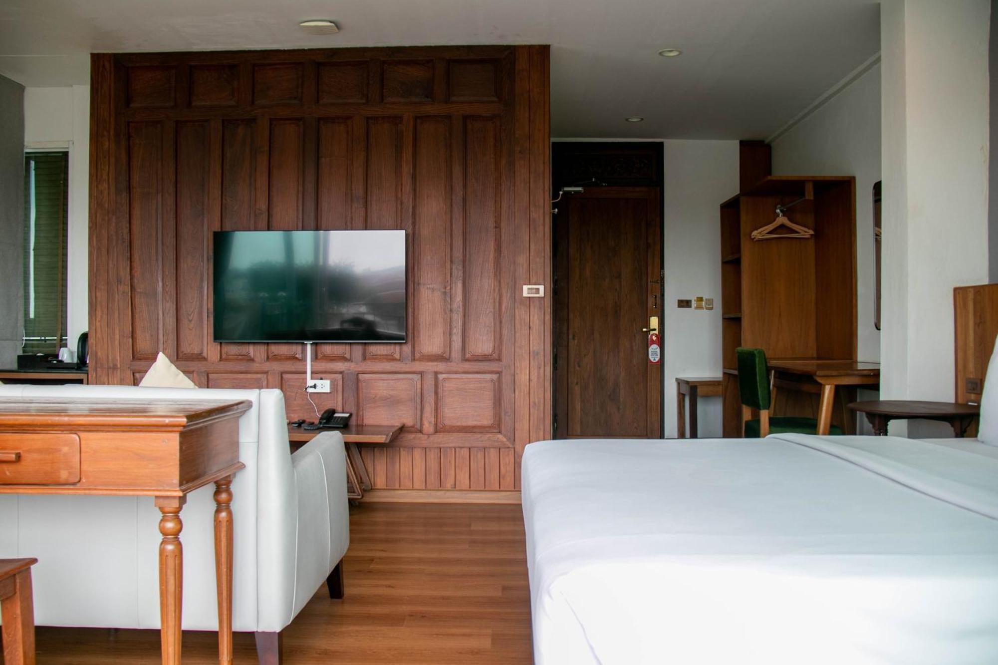 Lamphu Canal Suite (Second Building)