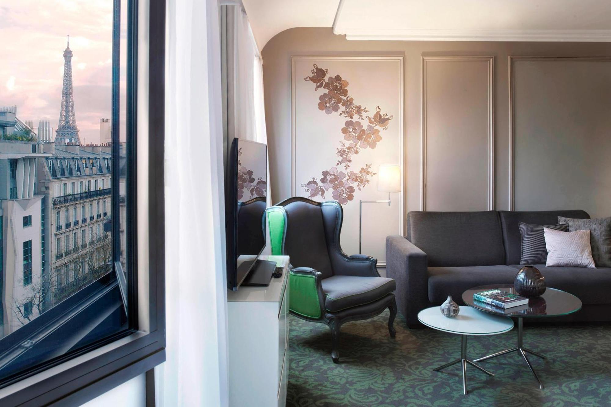 Junior Suite Eiffel Tower View