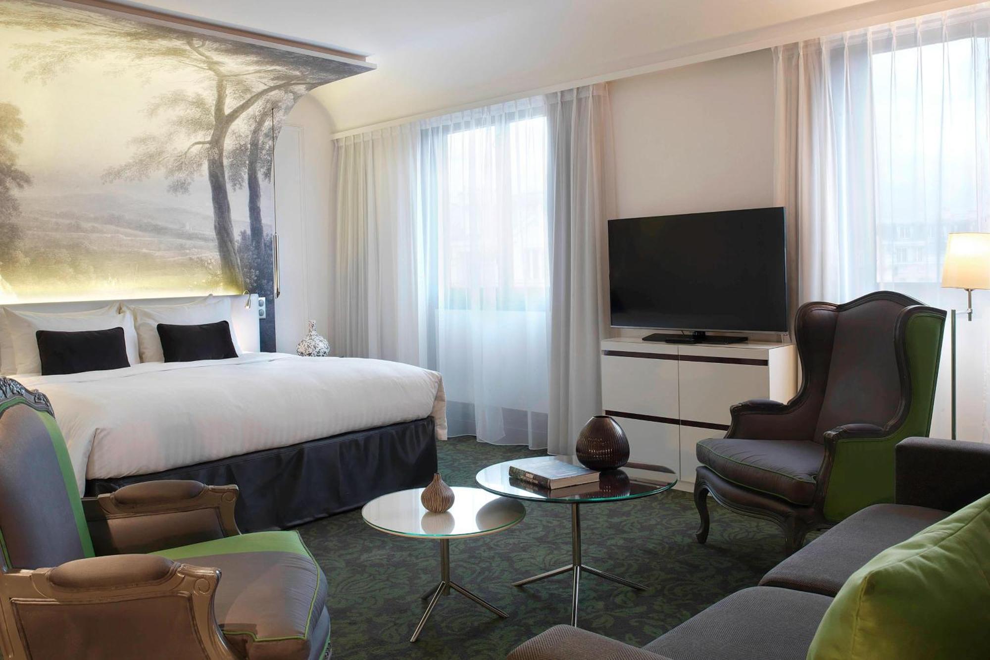 Junior Suite Eiffel Tower View