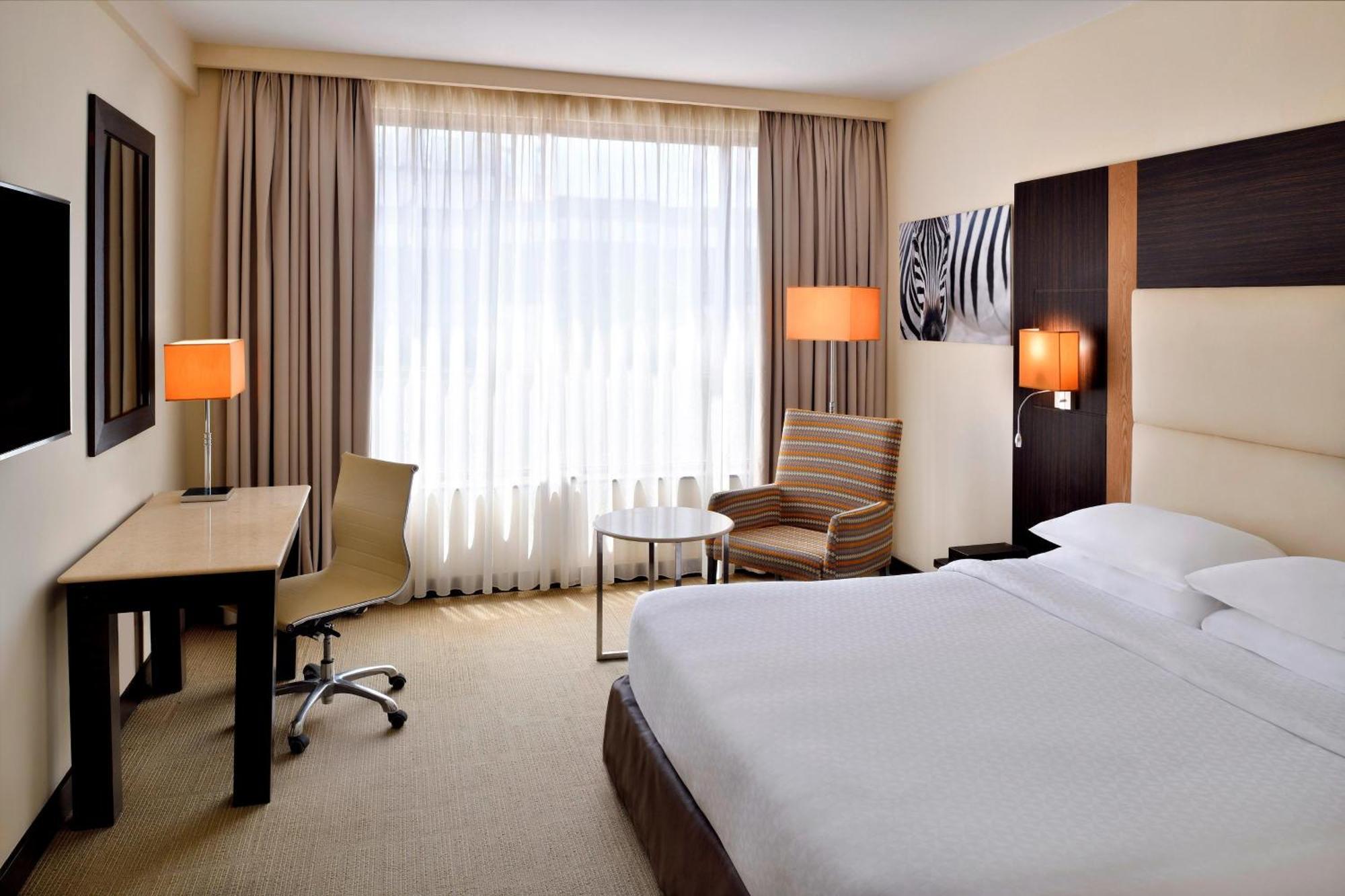 Traditional Queen, Guest room, 1 Queen Murphy