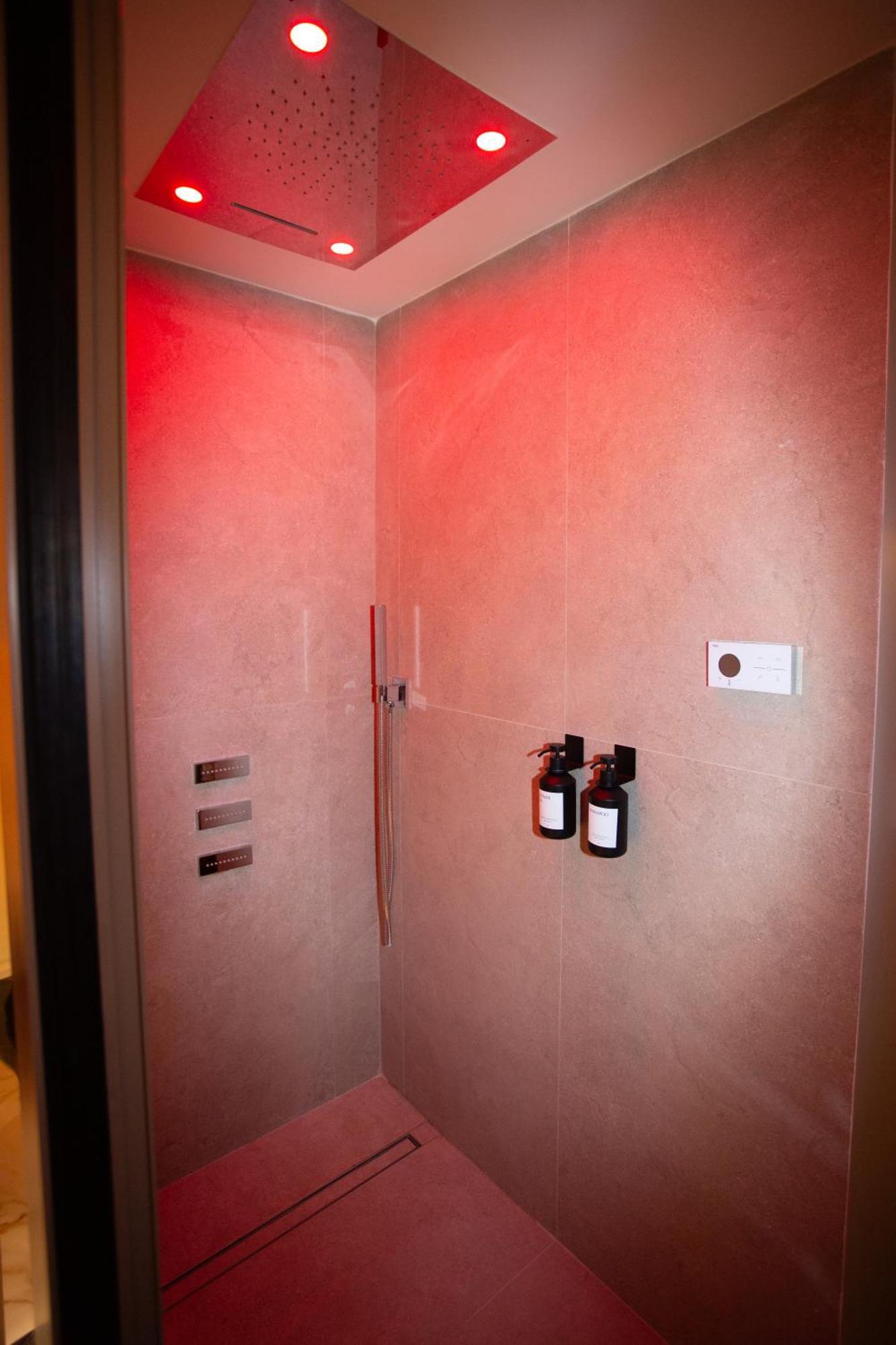 Suite with Hot Tub