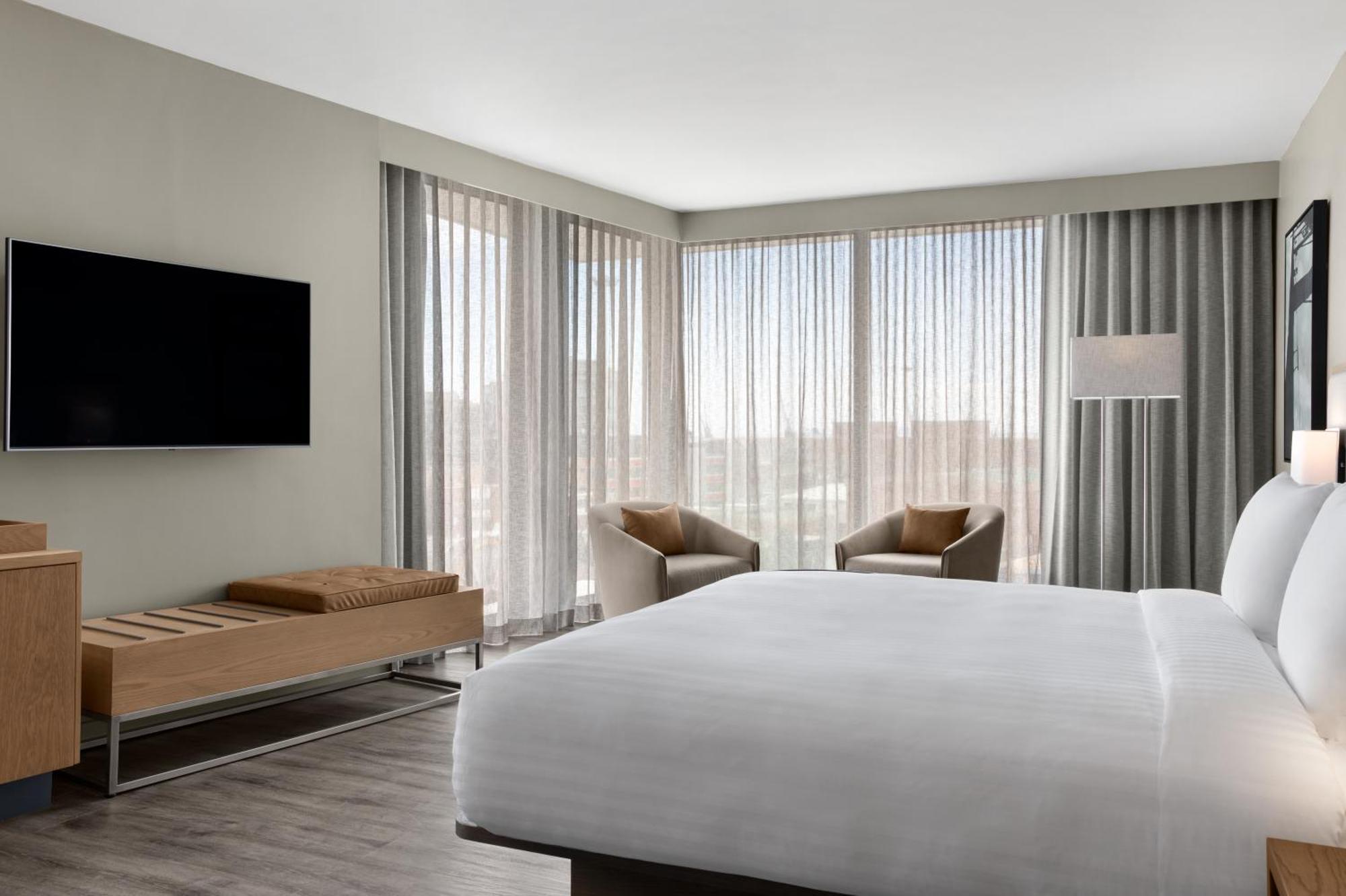 King Suite with Harbor View