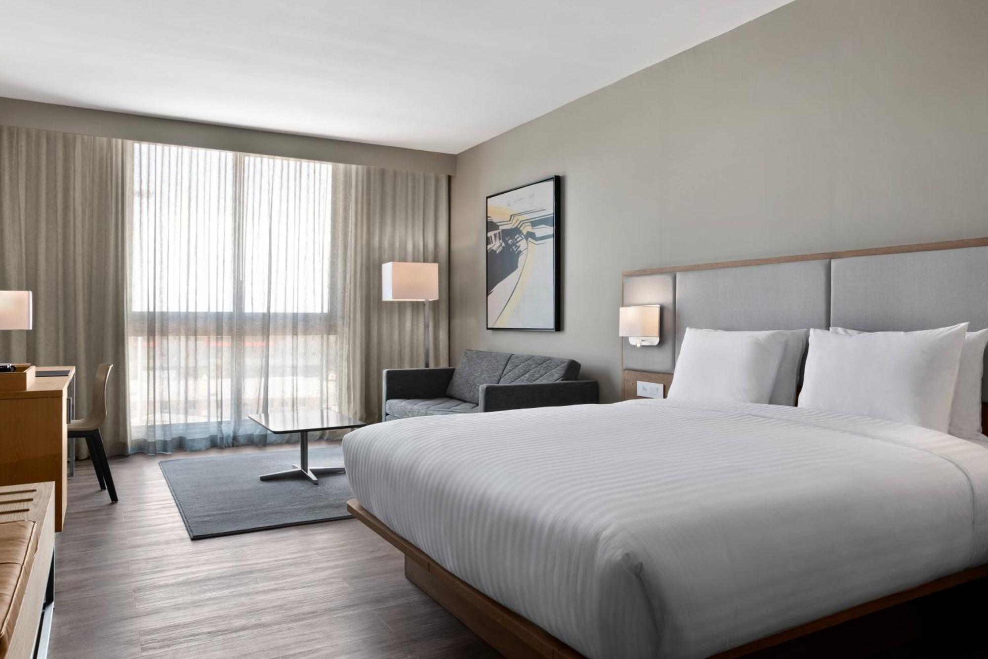 Standard Guest Room with King Bed and Harbor View