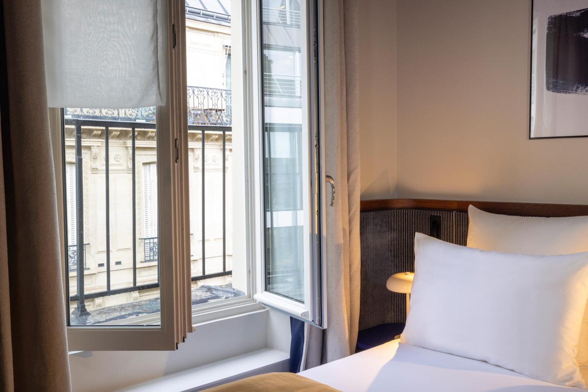 Deluxe Double Room with Balcony,1632948294:JPEG