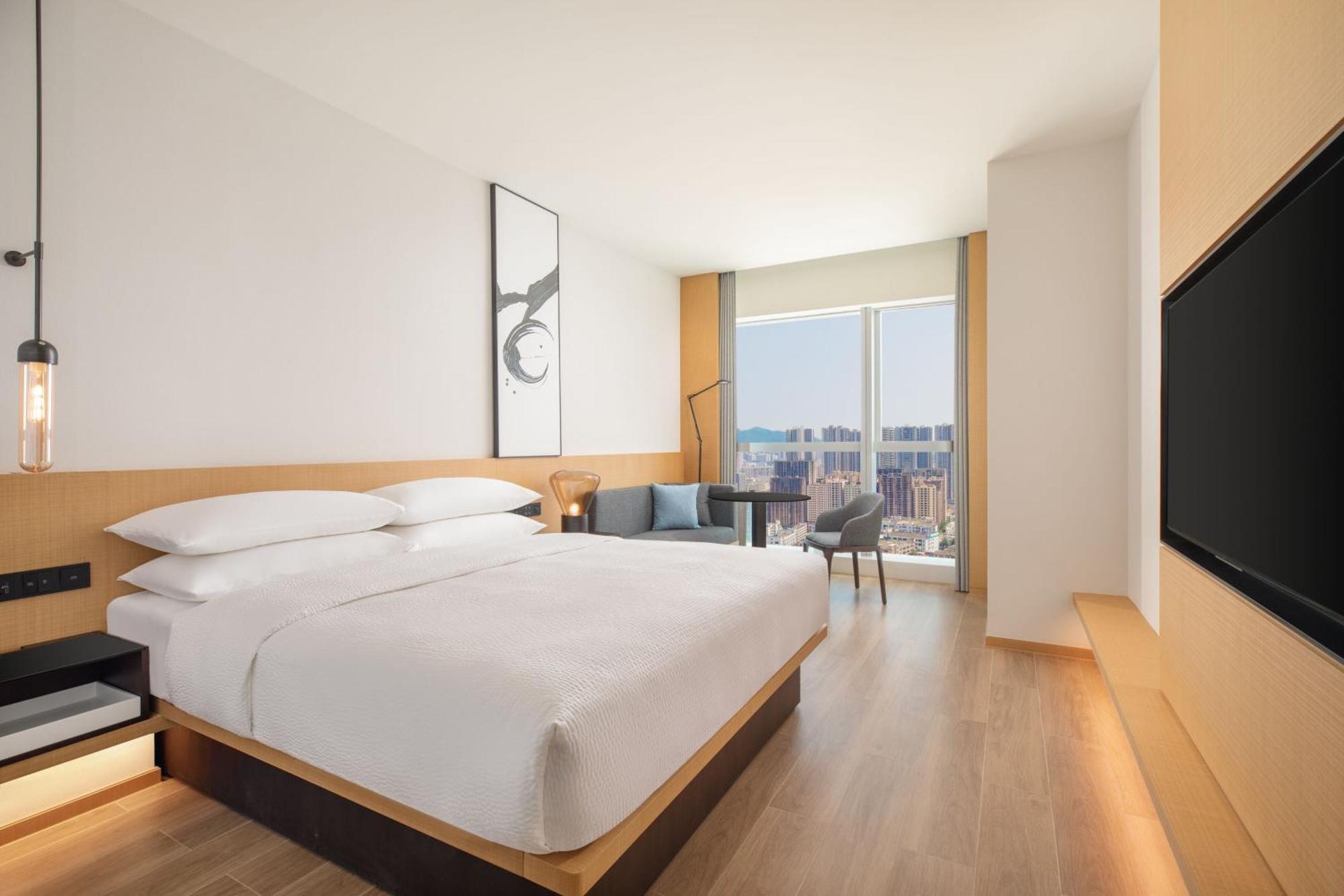 Premium King Room with City View