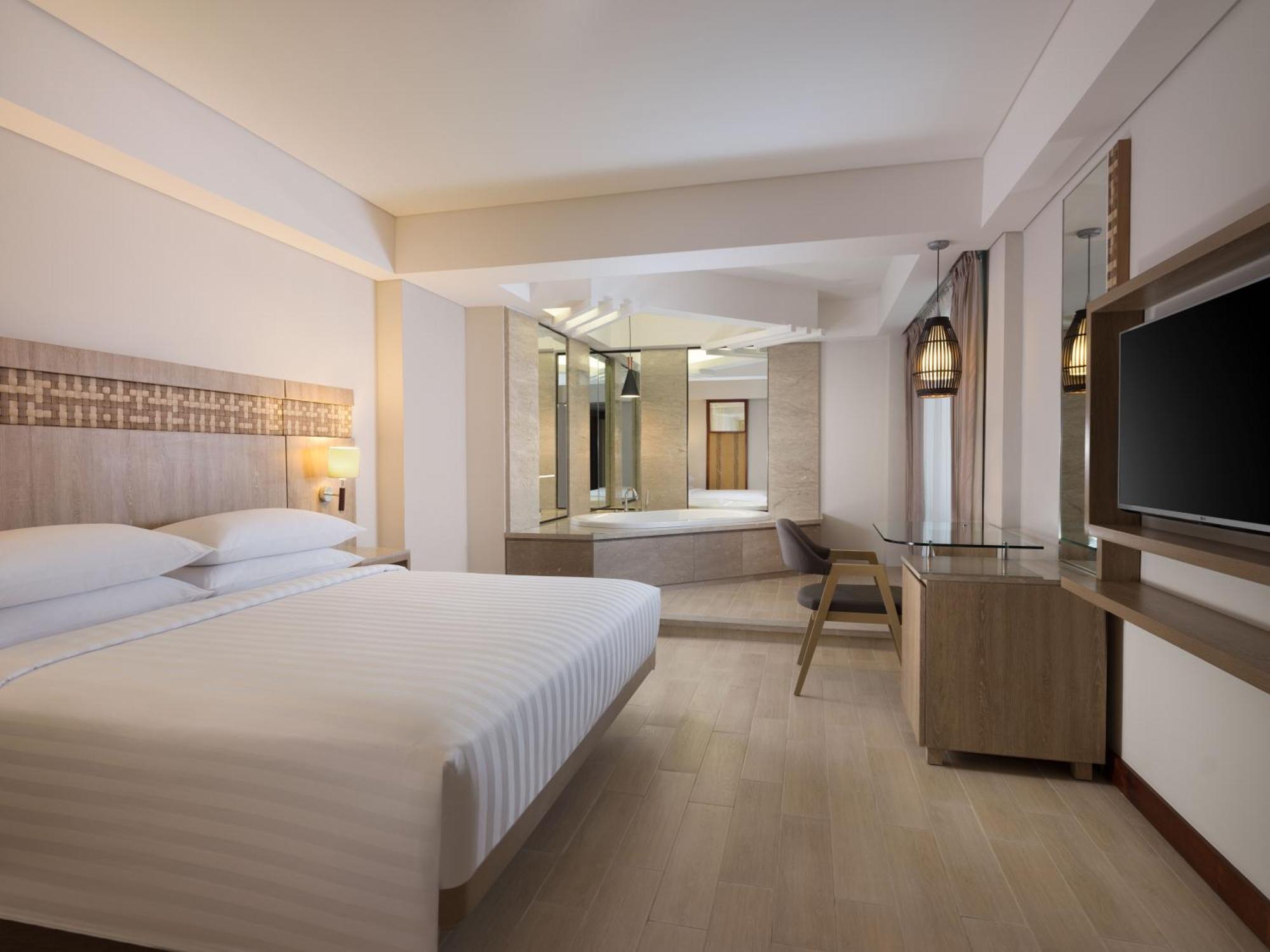 One Bedroom Junior Suite with King Bed and Pool view with Free Shuttle Service to Double-Six Beach