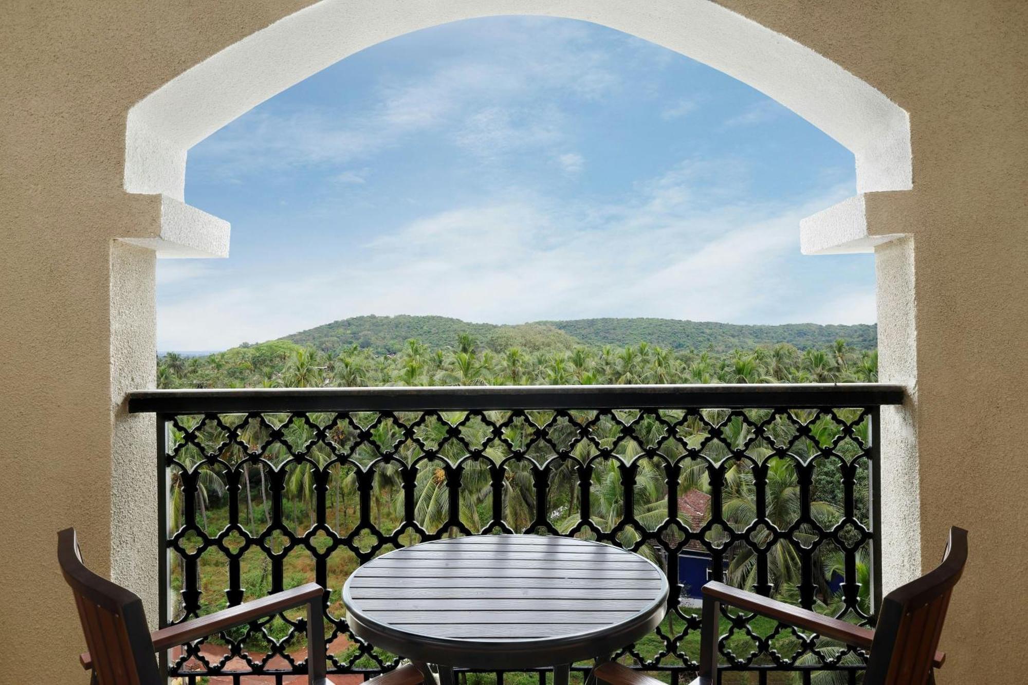 Pool View Twin Patio -Kids’ swim classes + 15% off Food & Beverage