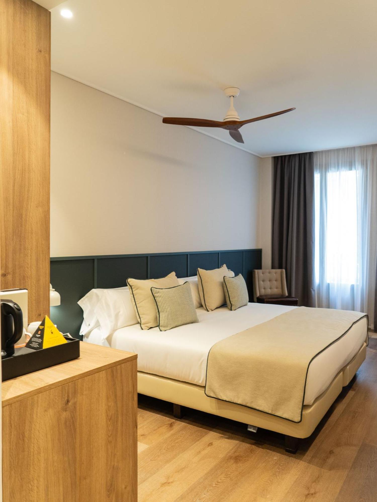 Deluxe Double or Twin Room with City View