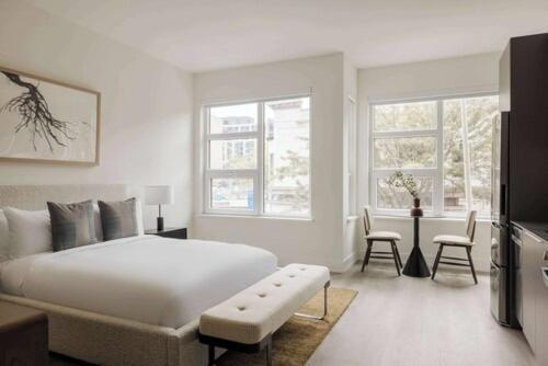 Queen Studio Apartment - Non-Smoking