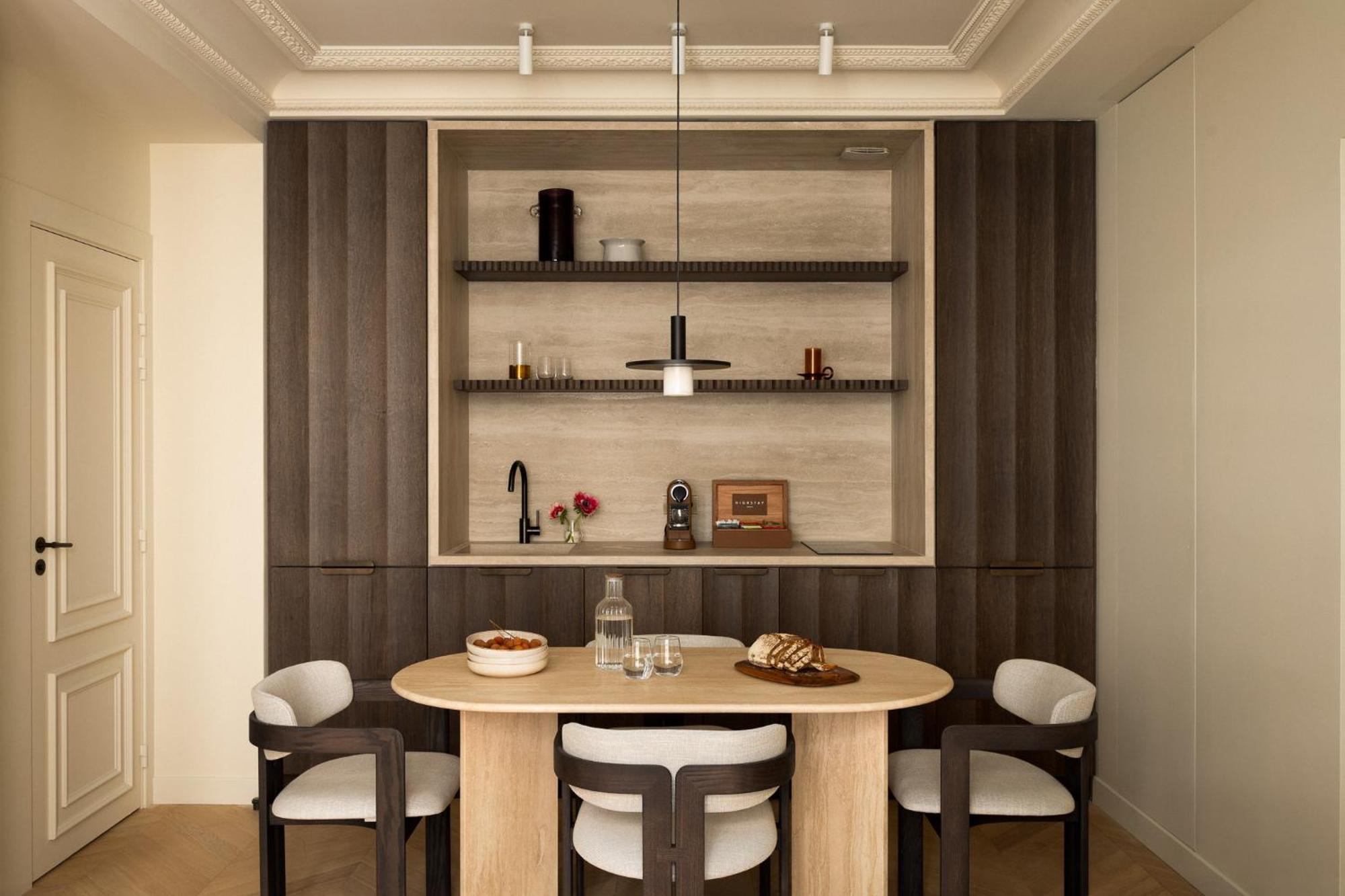 Deluxe One-Bedroom Apartment