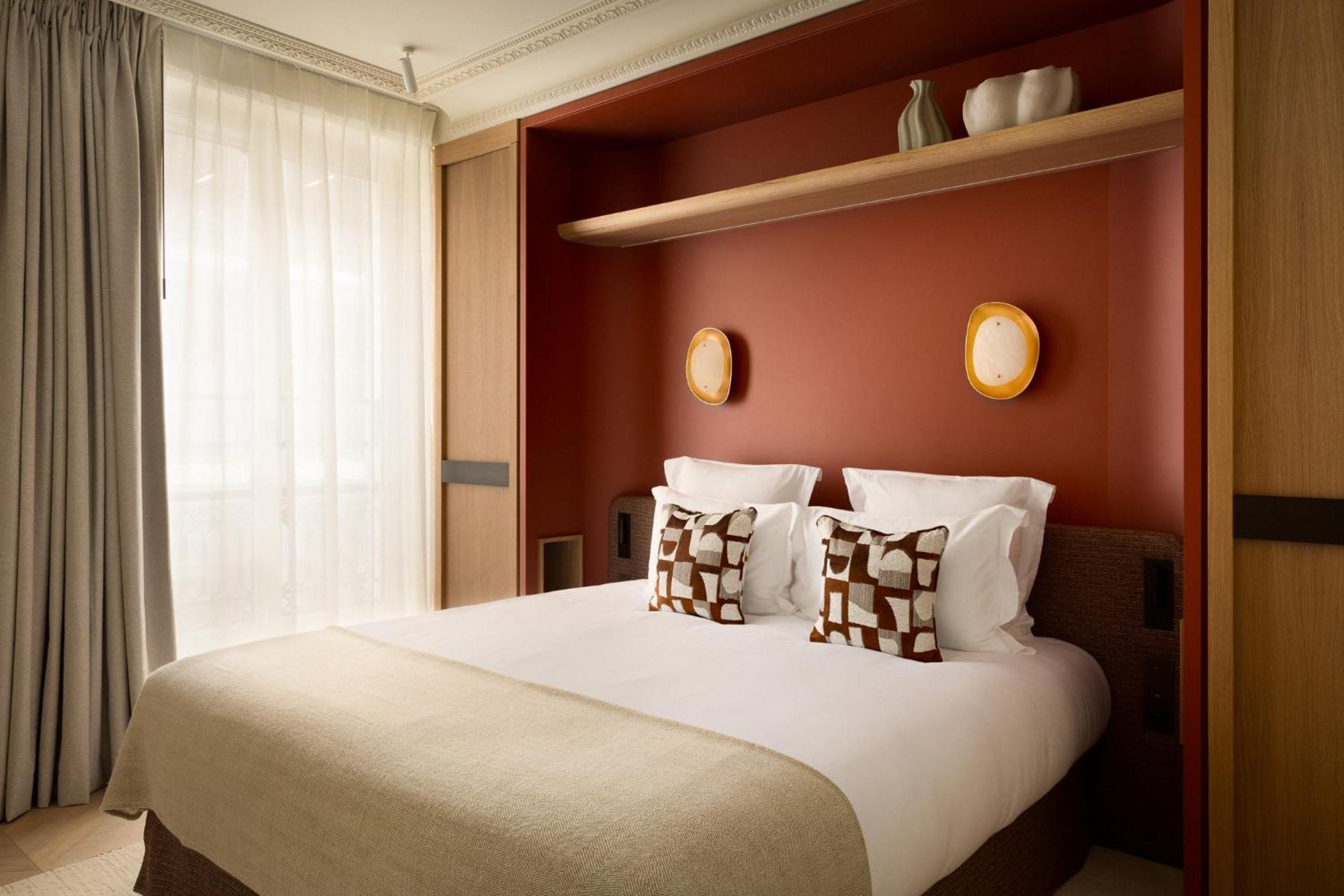 Deluxe One-Bedroom Apartment