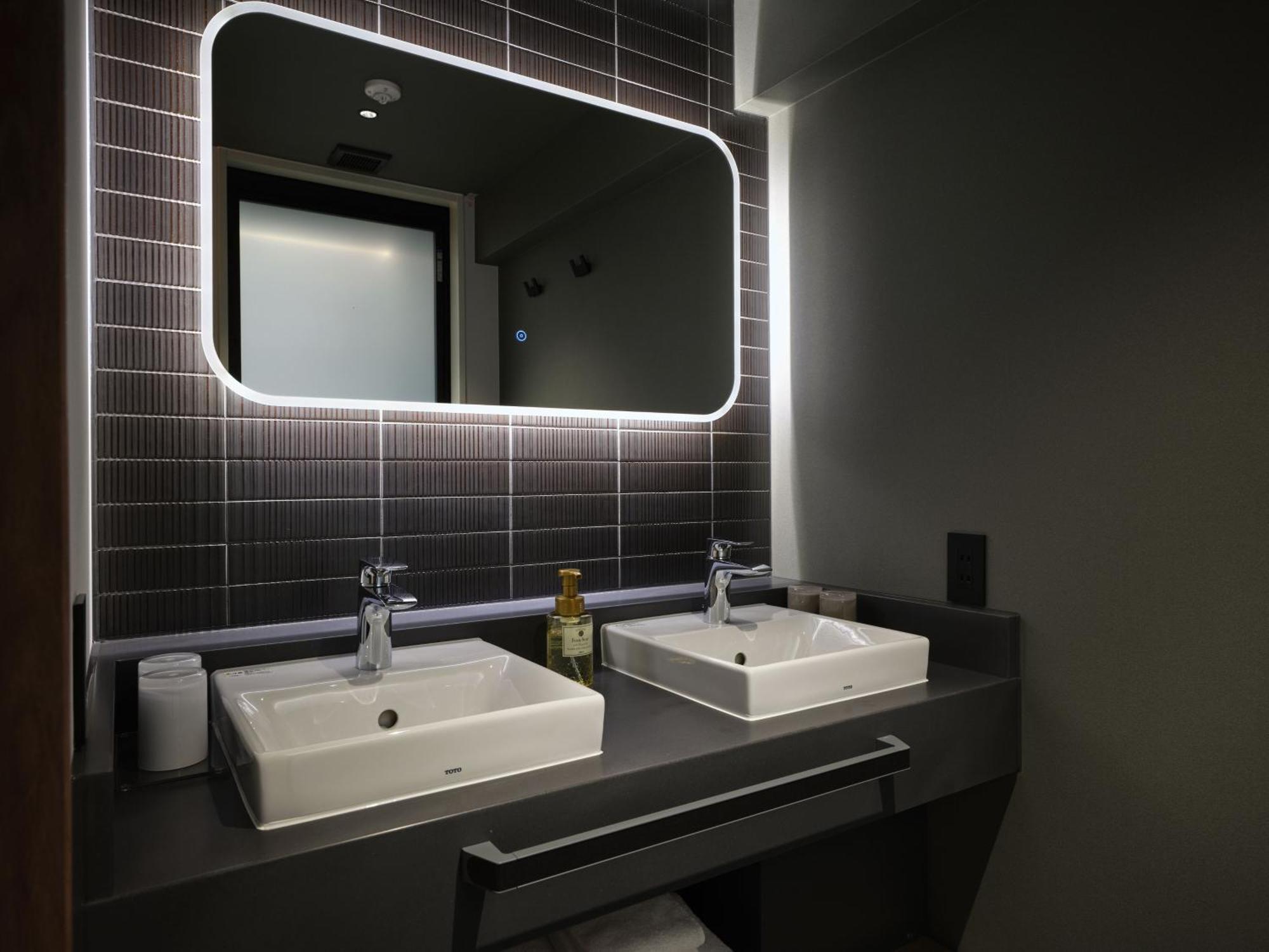 Suite with Washing Machine