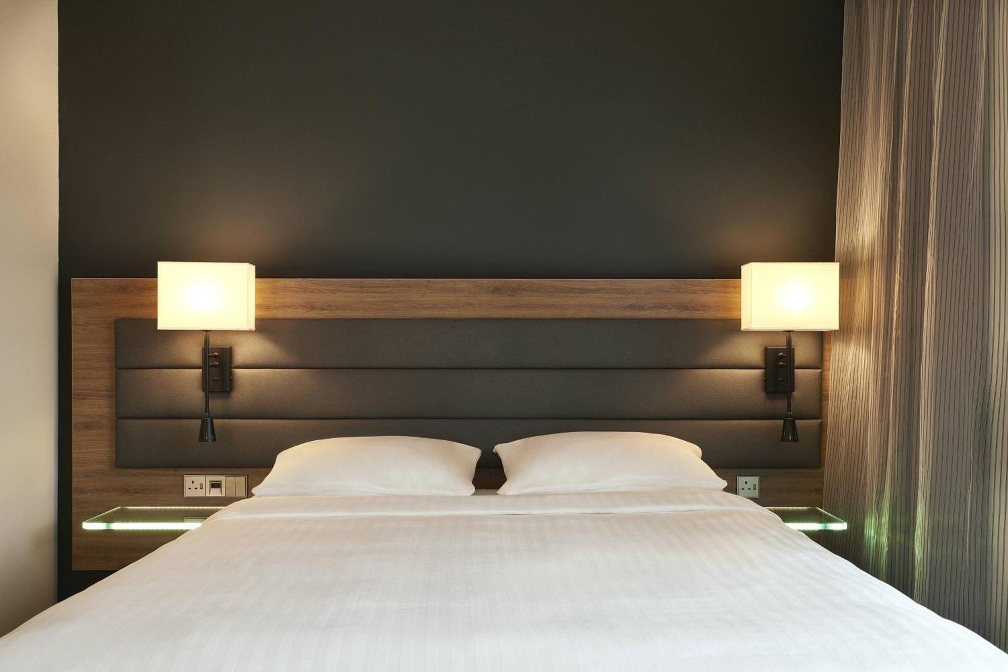 Moxy Queen Room